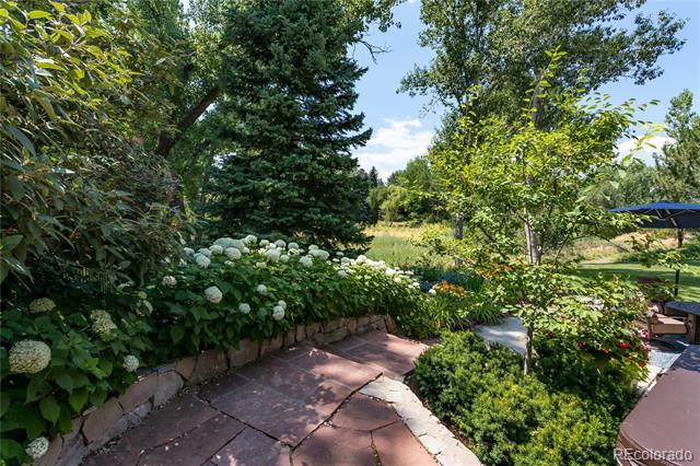 6722 S Wolff Court