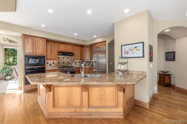 6722 S Wolff Court