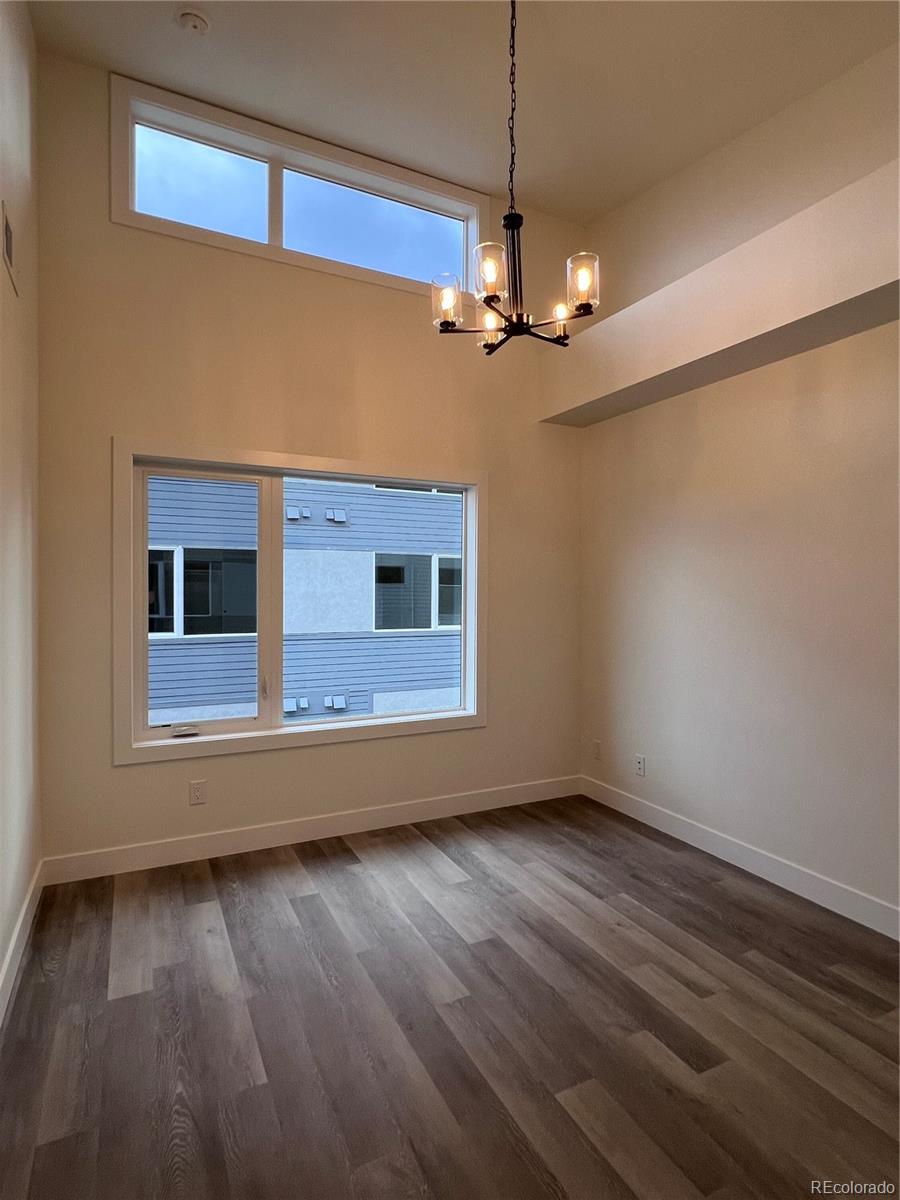 1304 SNOWBERRY Unit: 303
