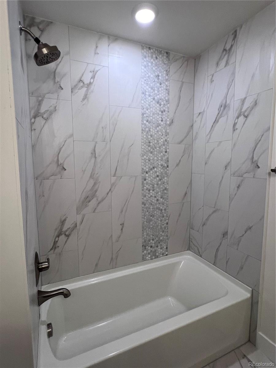 1304 SNOWBERRY Unit: 303