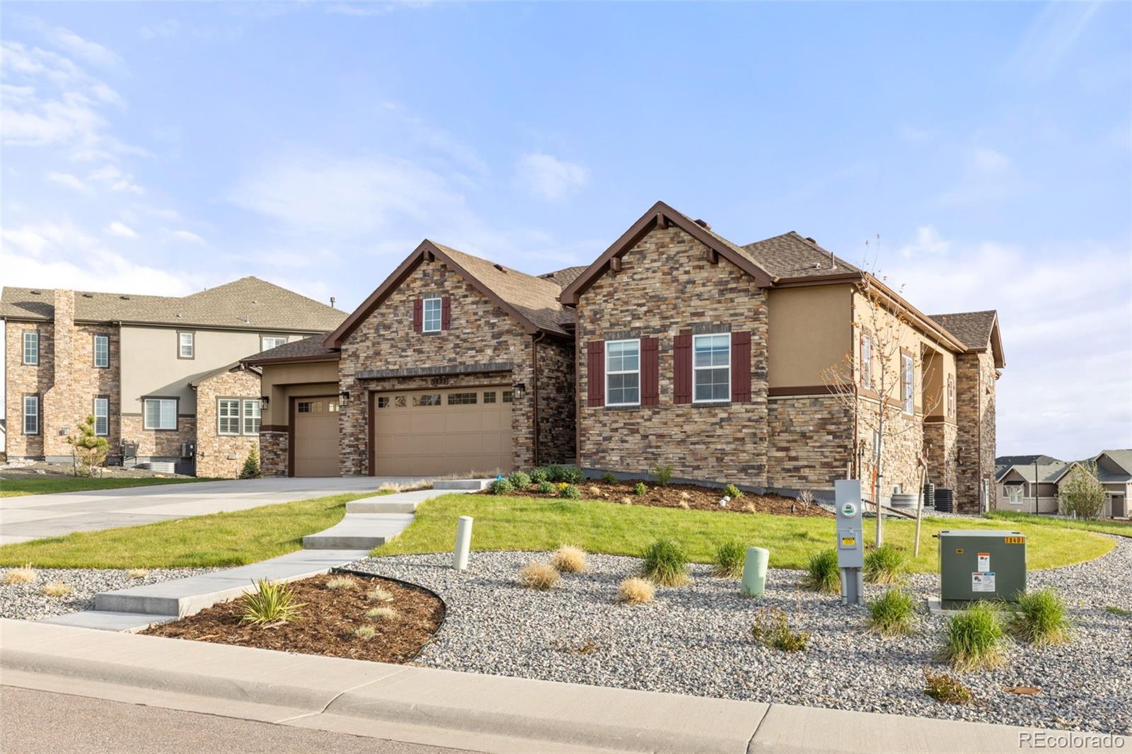 5825 Heritage Oak Drive