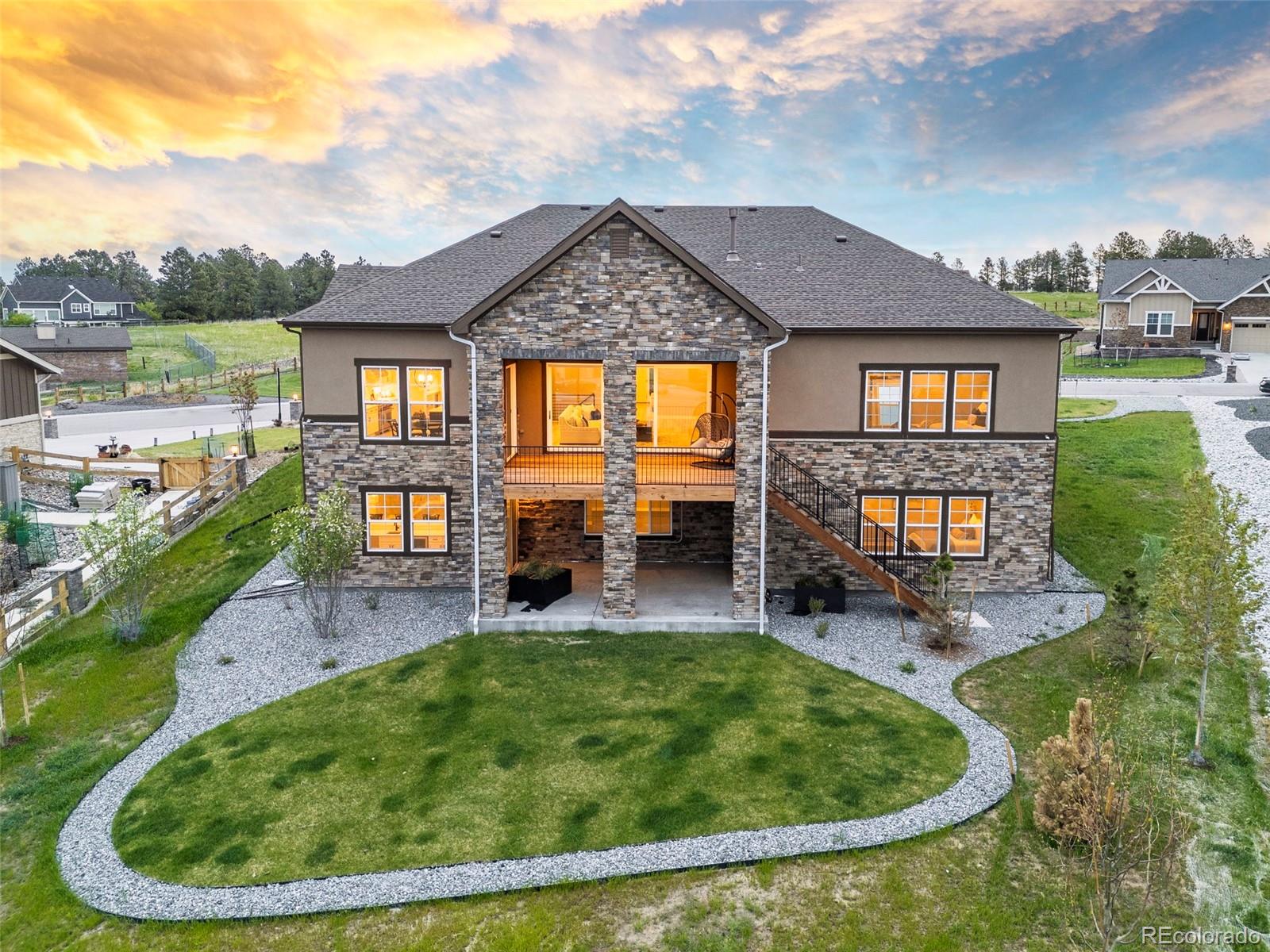 5825 Heritage Oak Drive