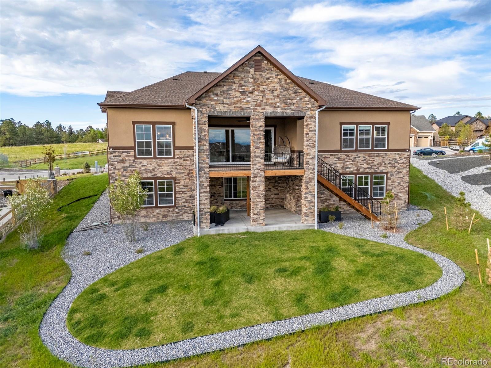 5825 Heritage Oak Drive