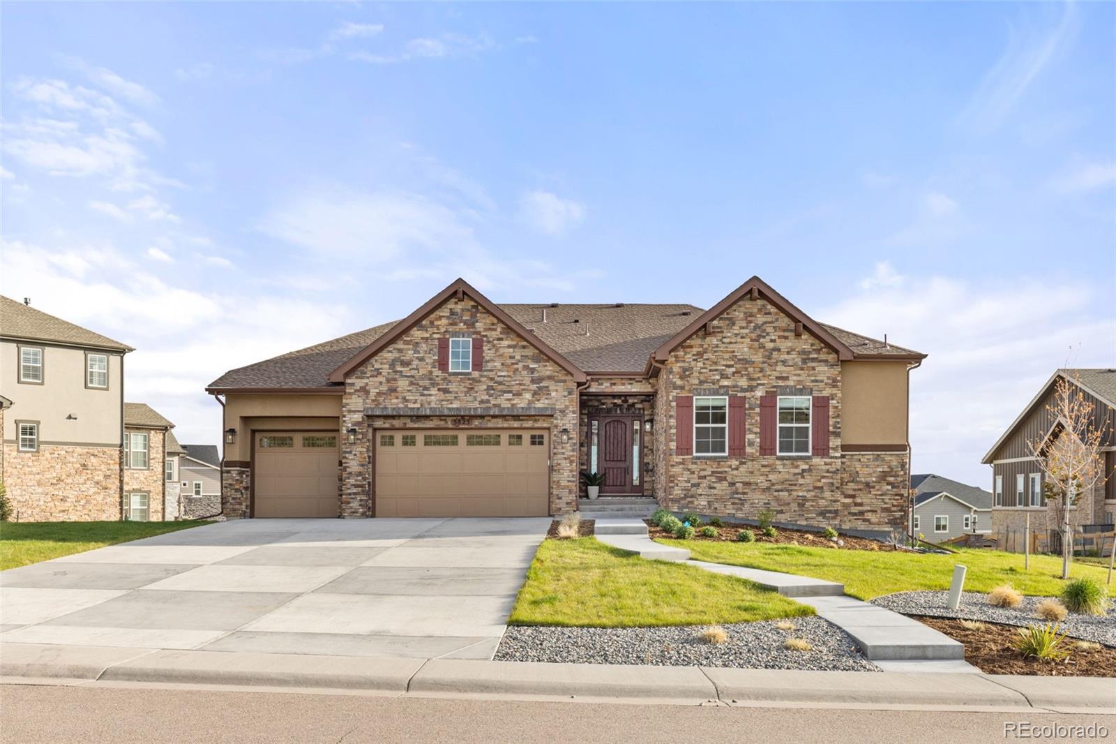 5825 Heritage Oak Drive