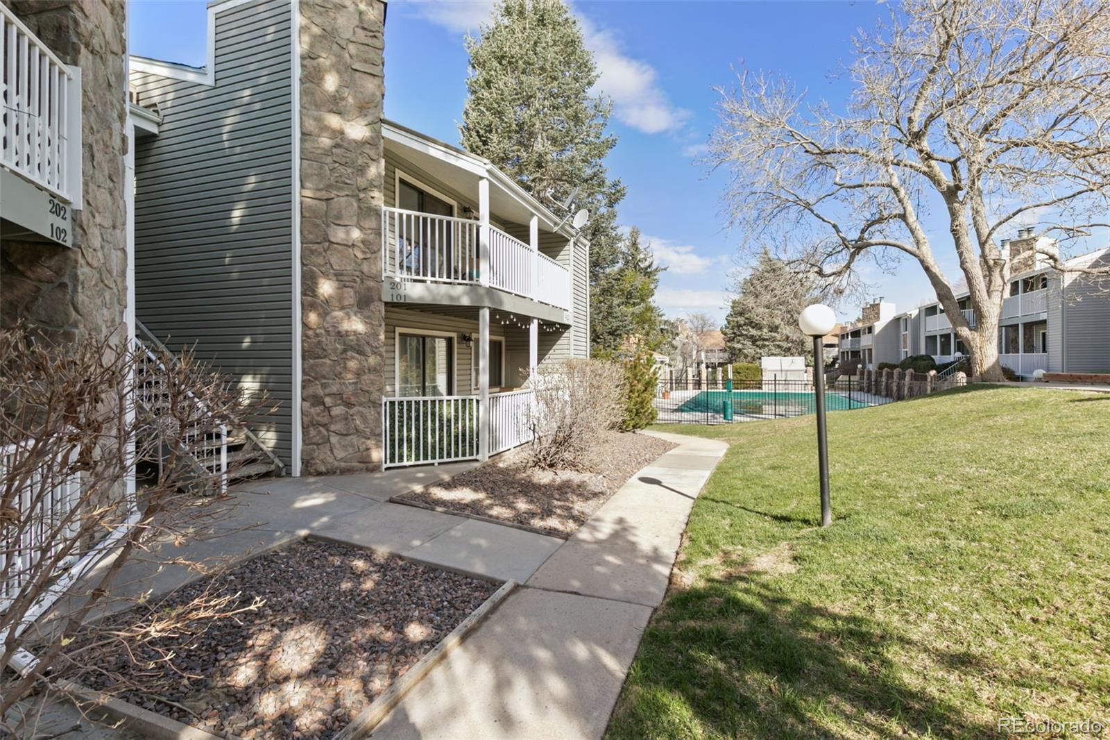 940 S Walden Way Unit: 201
