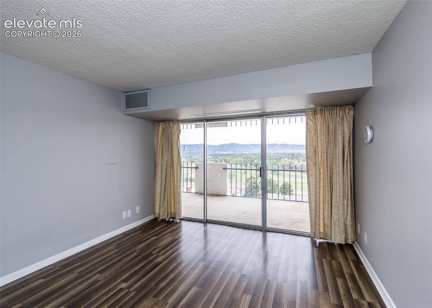 411 Lakewood Circle Unit: A1106