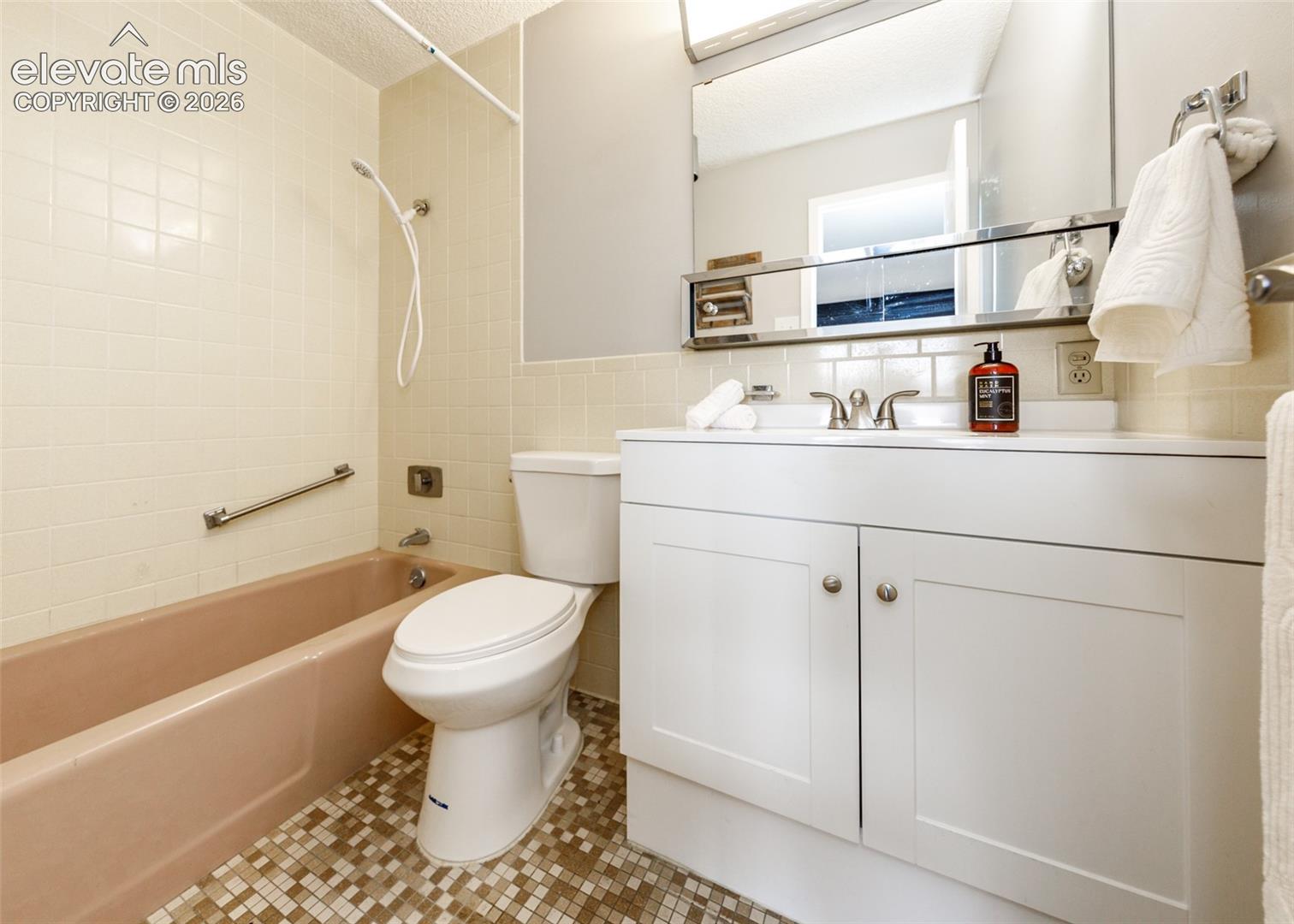 411 Lakewood Circle Unit: A1106