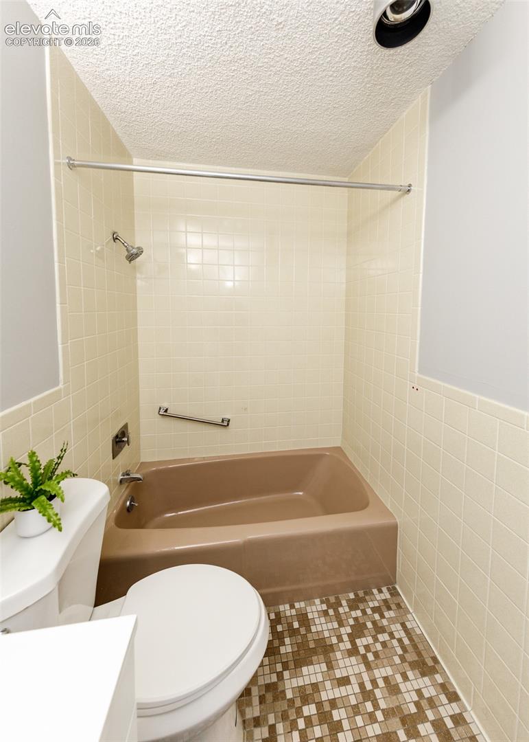 411 Lakewood Circle Unit: A1106