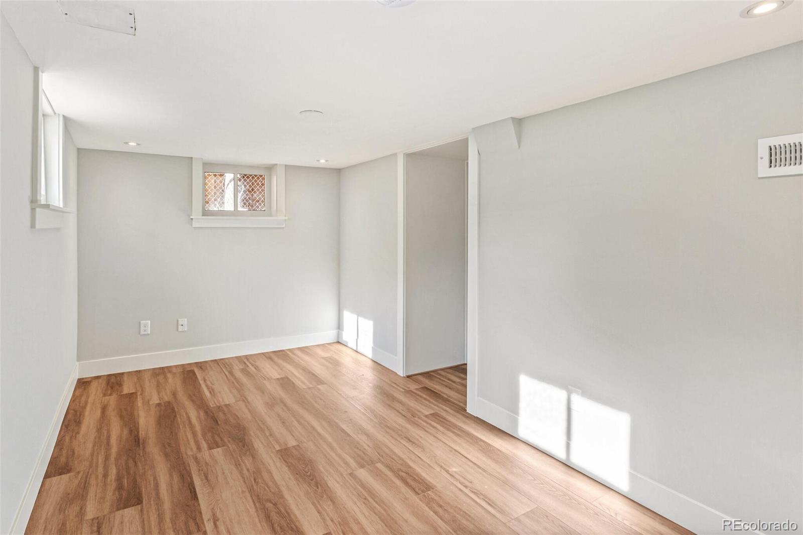 2732 W Denver Place