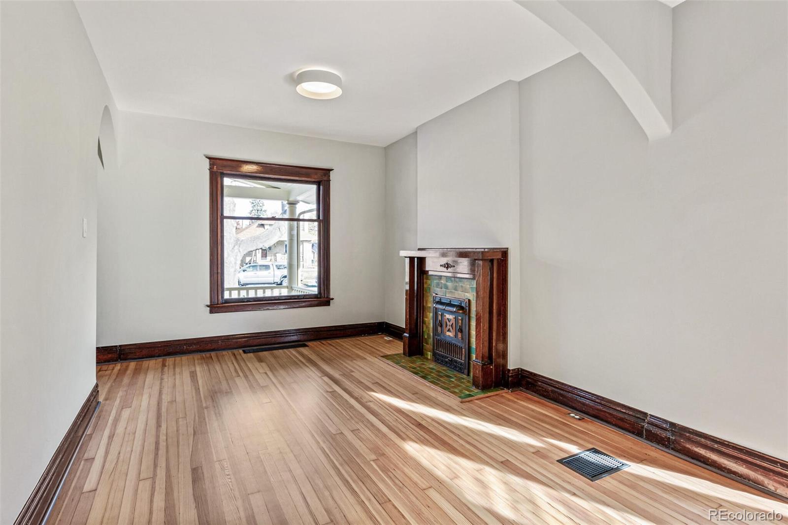 2732 W Denver Place