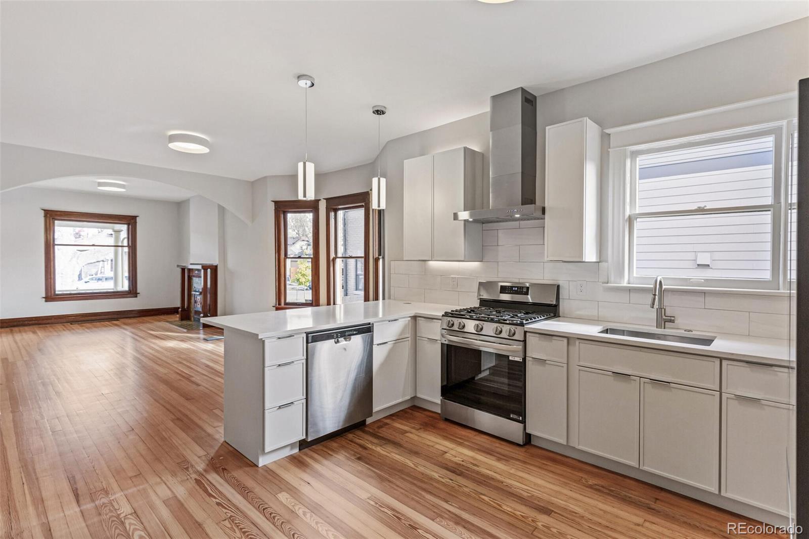 2732 W Denver Place