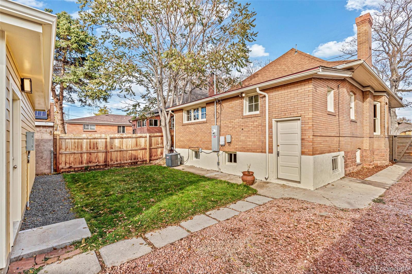 2732 W Denver Place