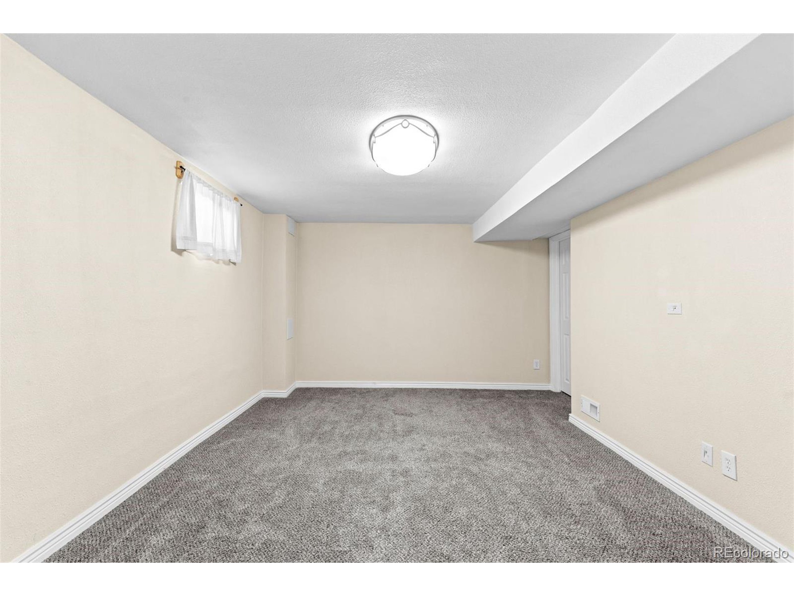 1372 S Quieto Ct