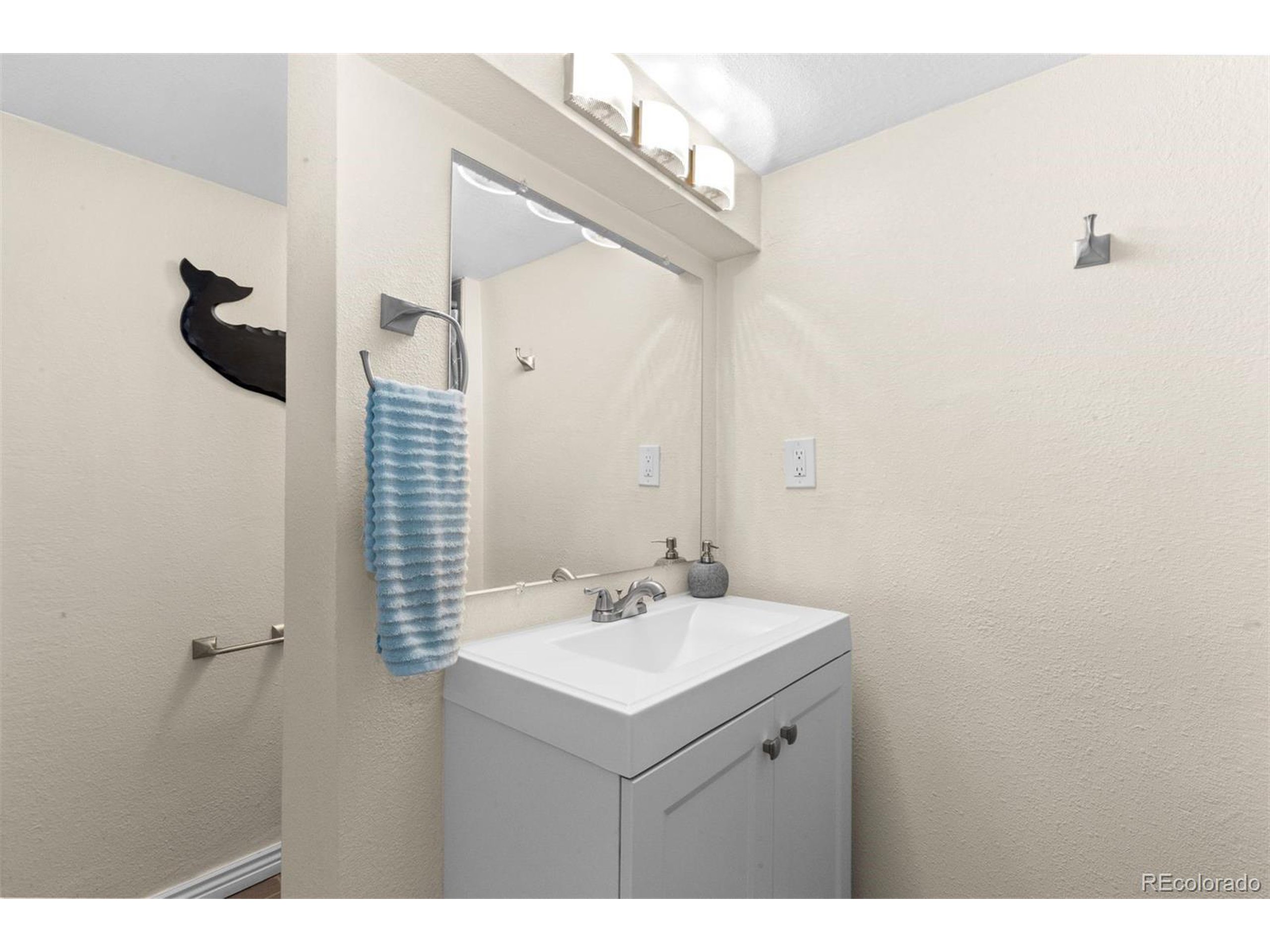 1372 S Quieto Ct
