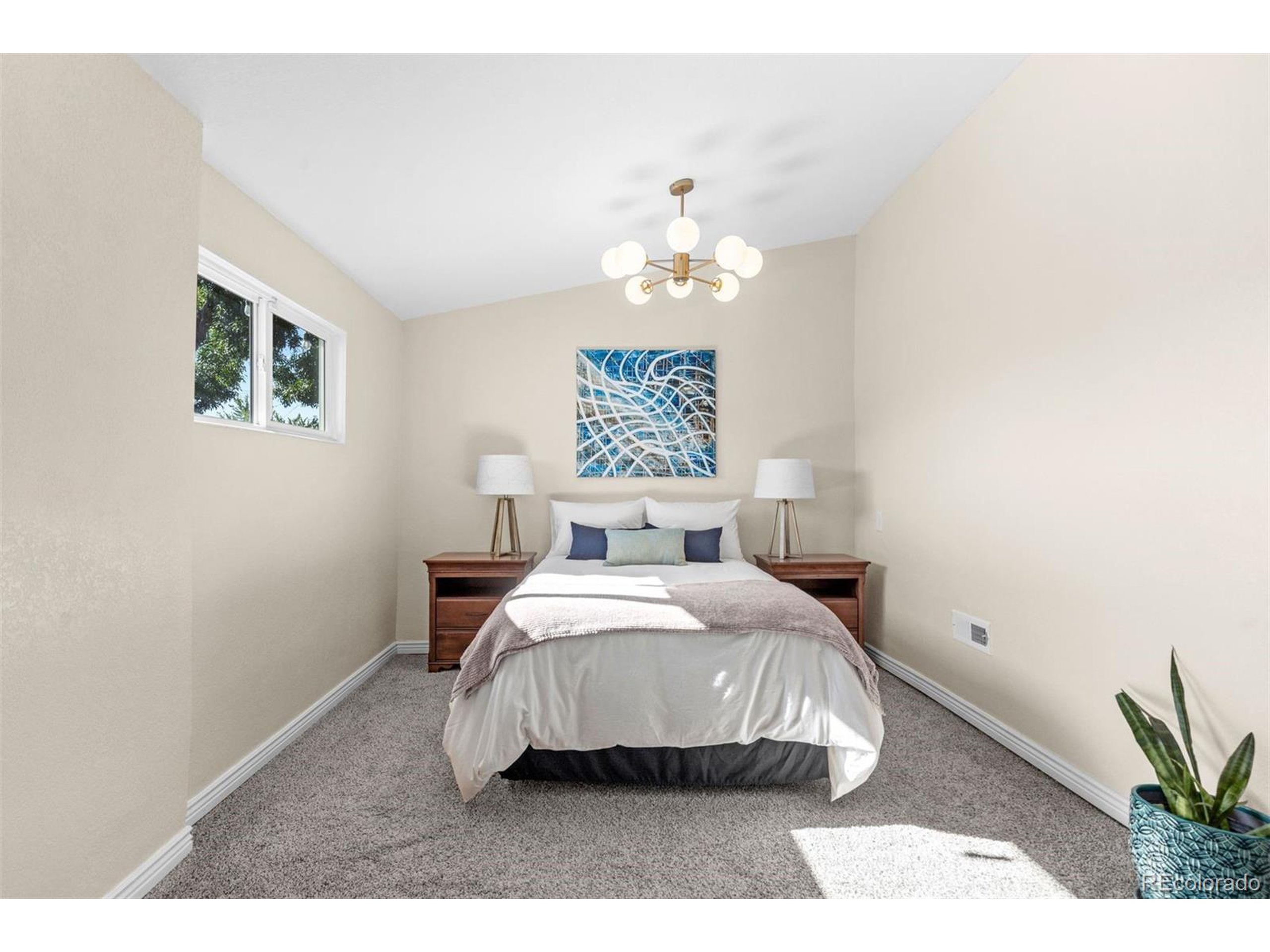1372 S Quieto Ct