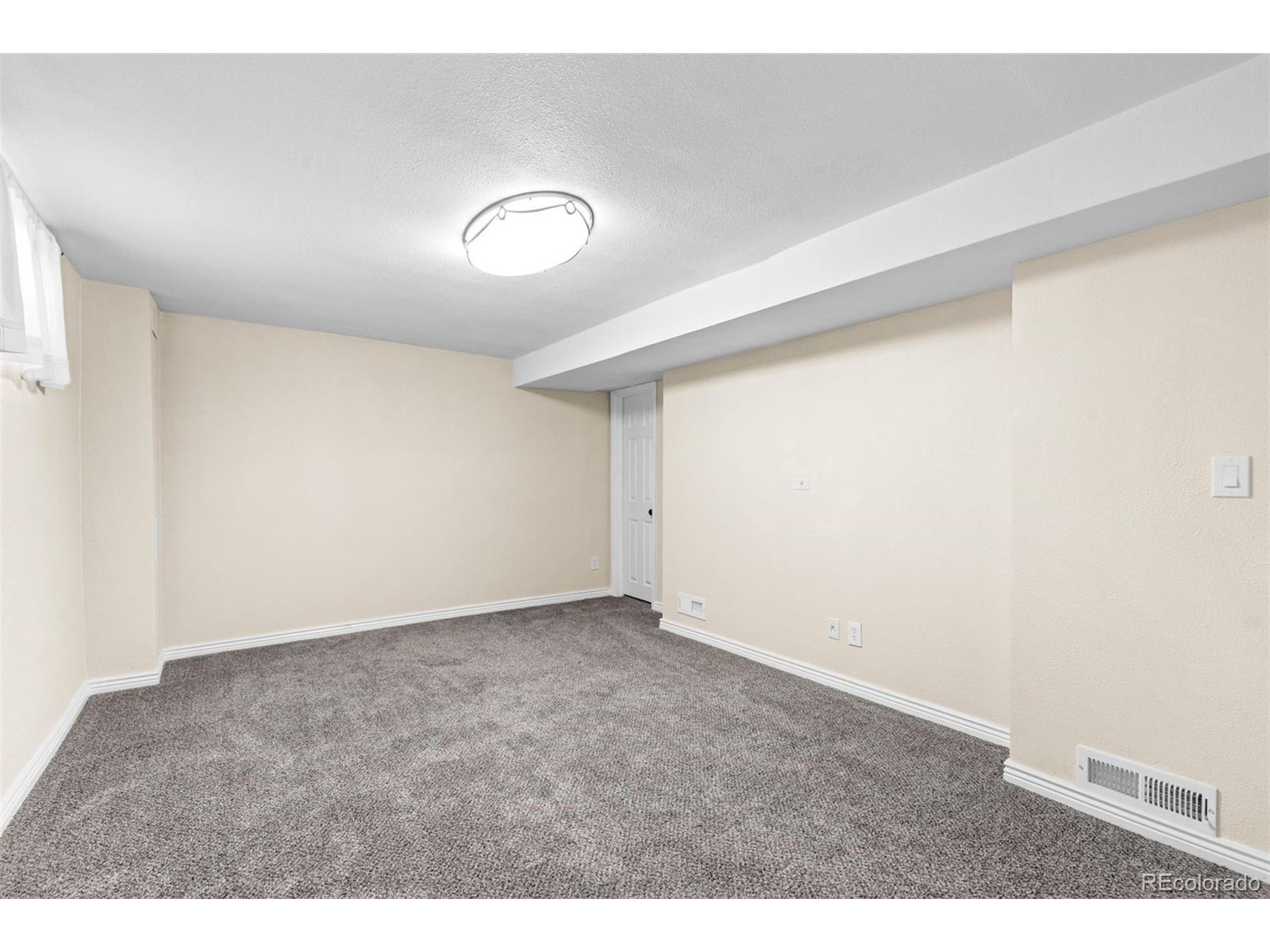 1372 S Quieto Ct