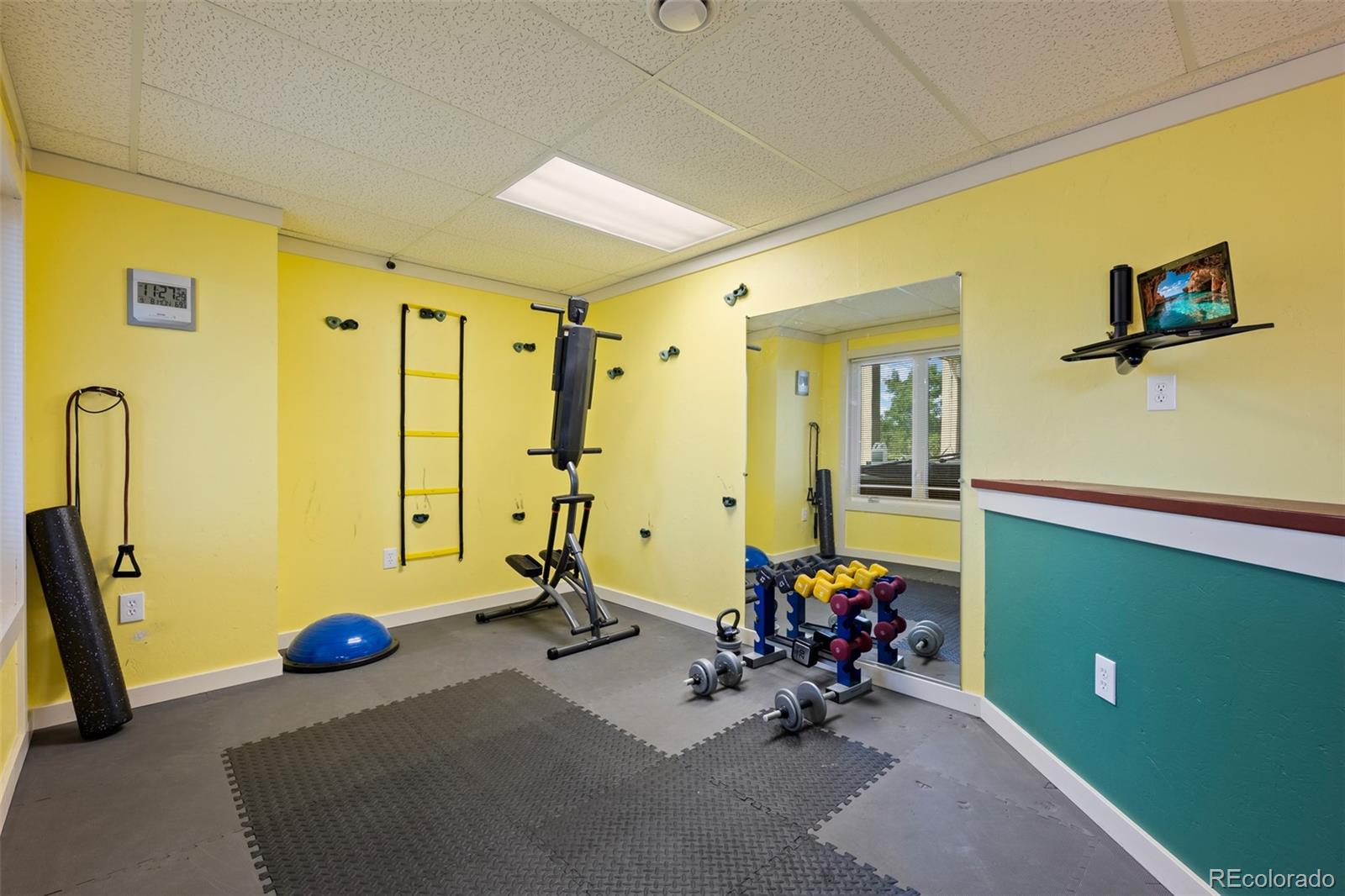 6006 S Lewiston Court