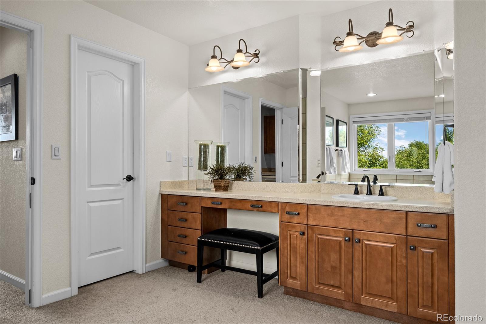 6006 S Lewiston Court