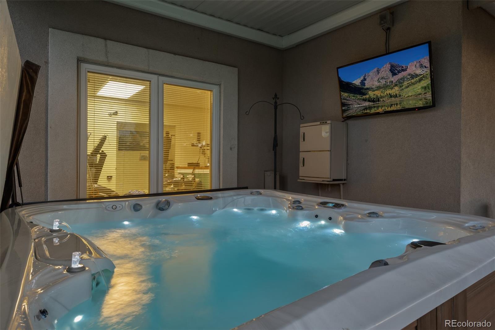 6006 S Lewiston Court