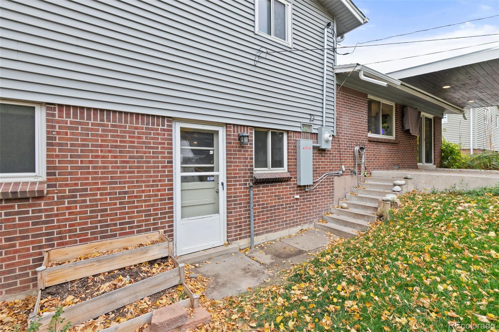 1925 S Linden Court