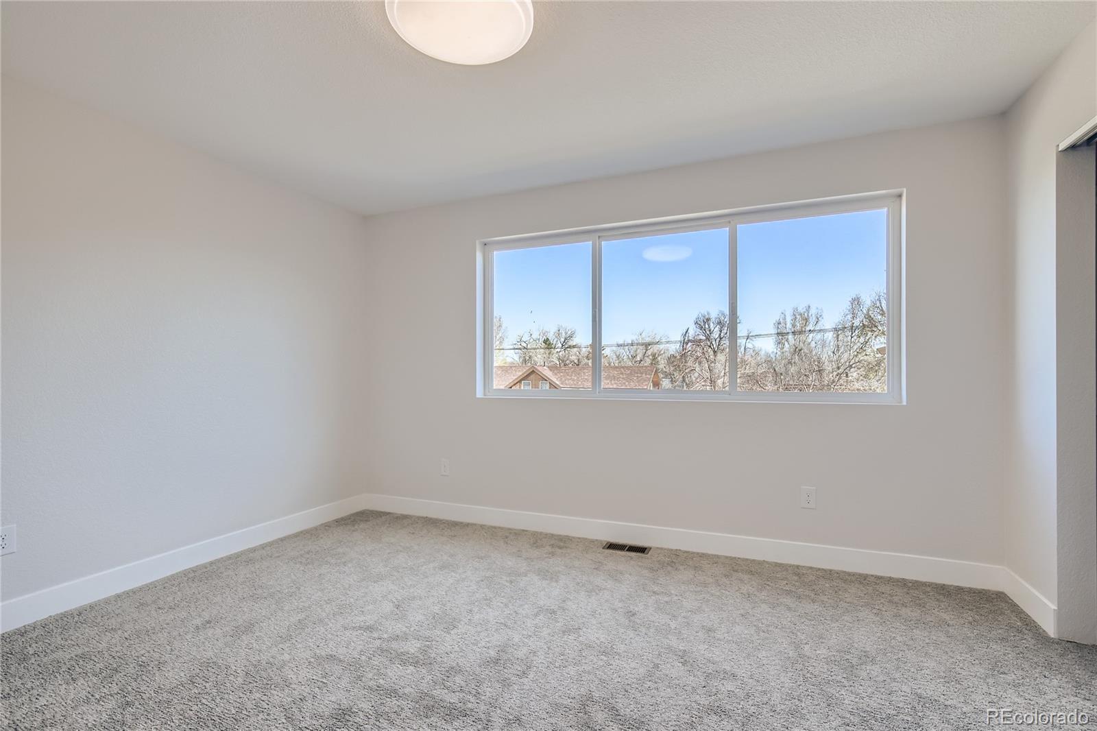 8652 W 49th Place