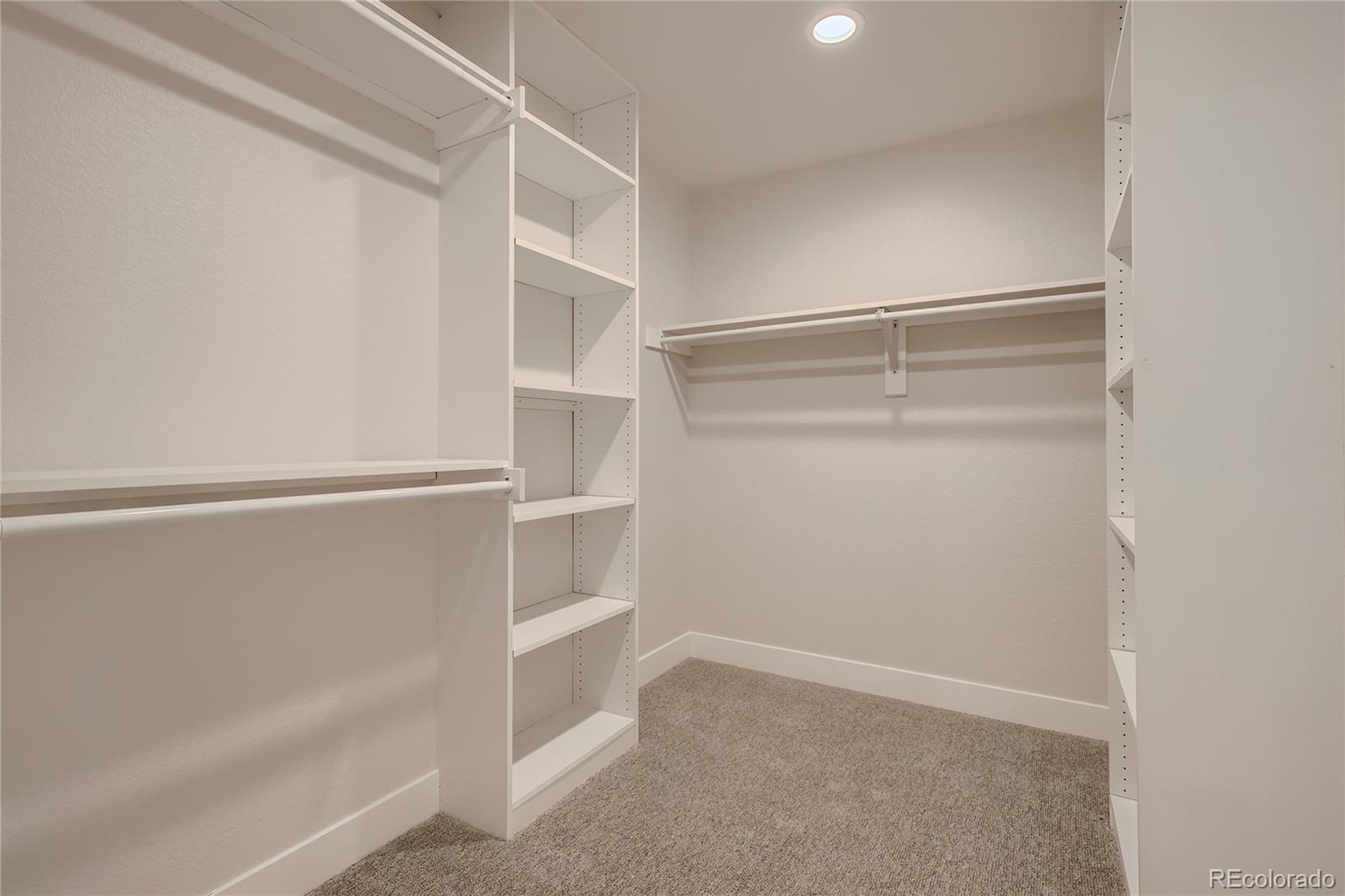 8652 W 49th Place