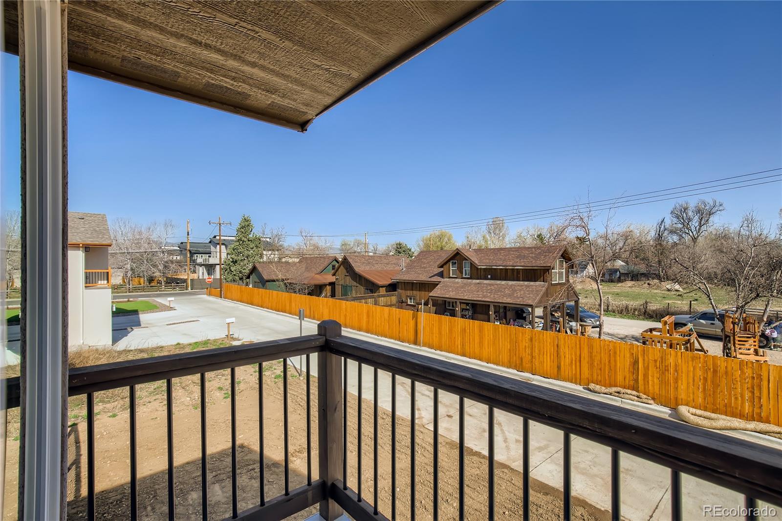 8652 W 49th Place