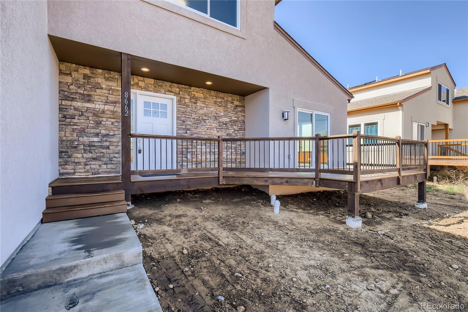 8652 W 49th Place