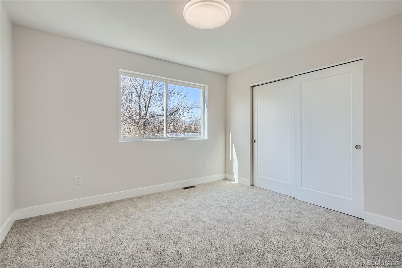 8652 W 49th Place