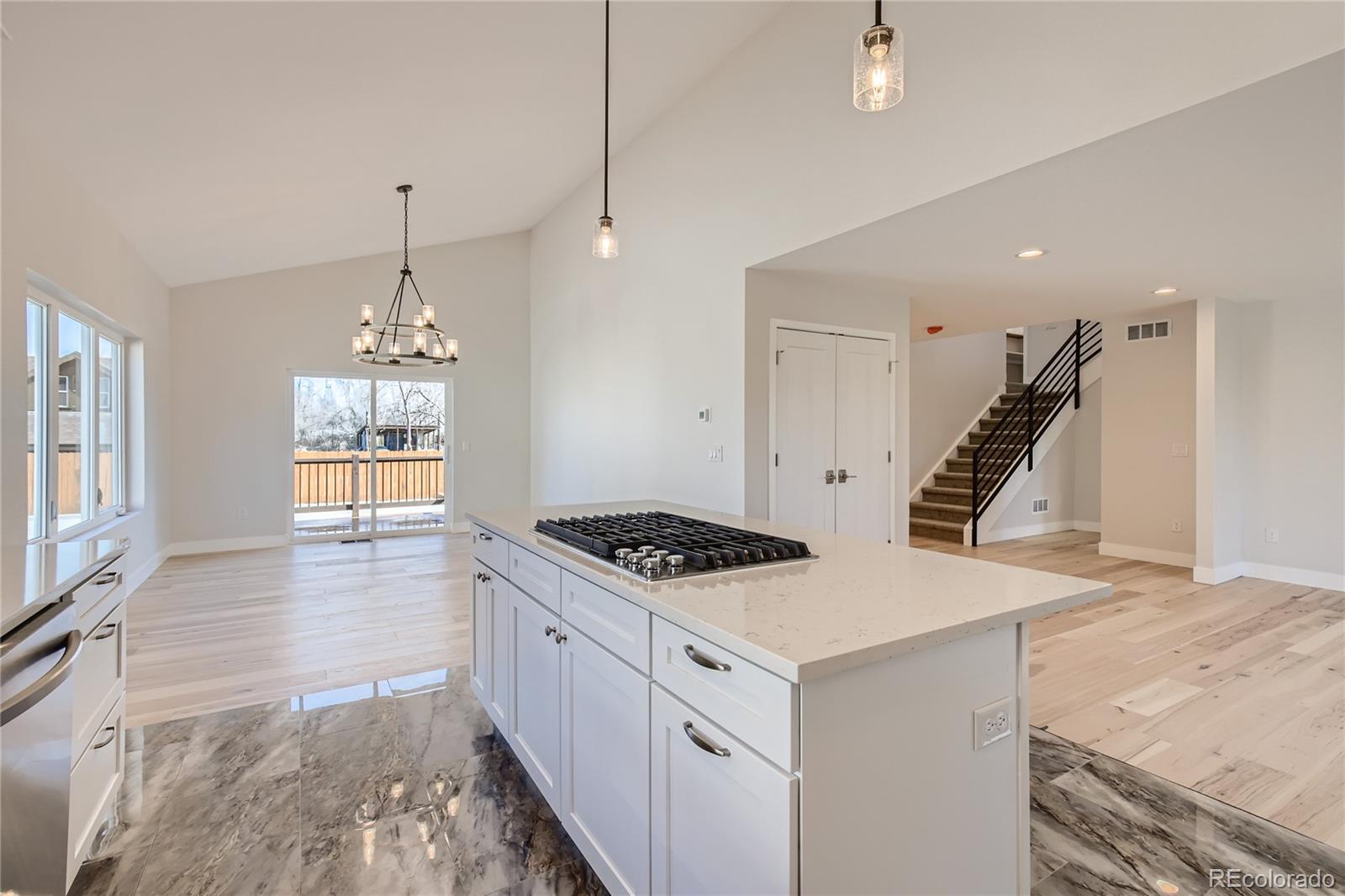 8652 W 49th Place
