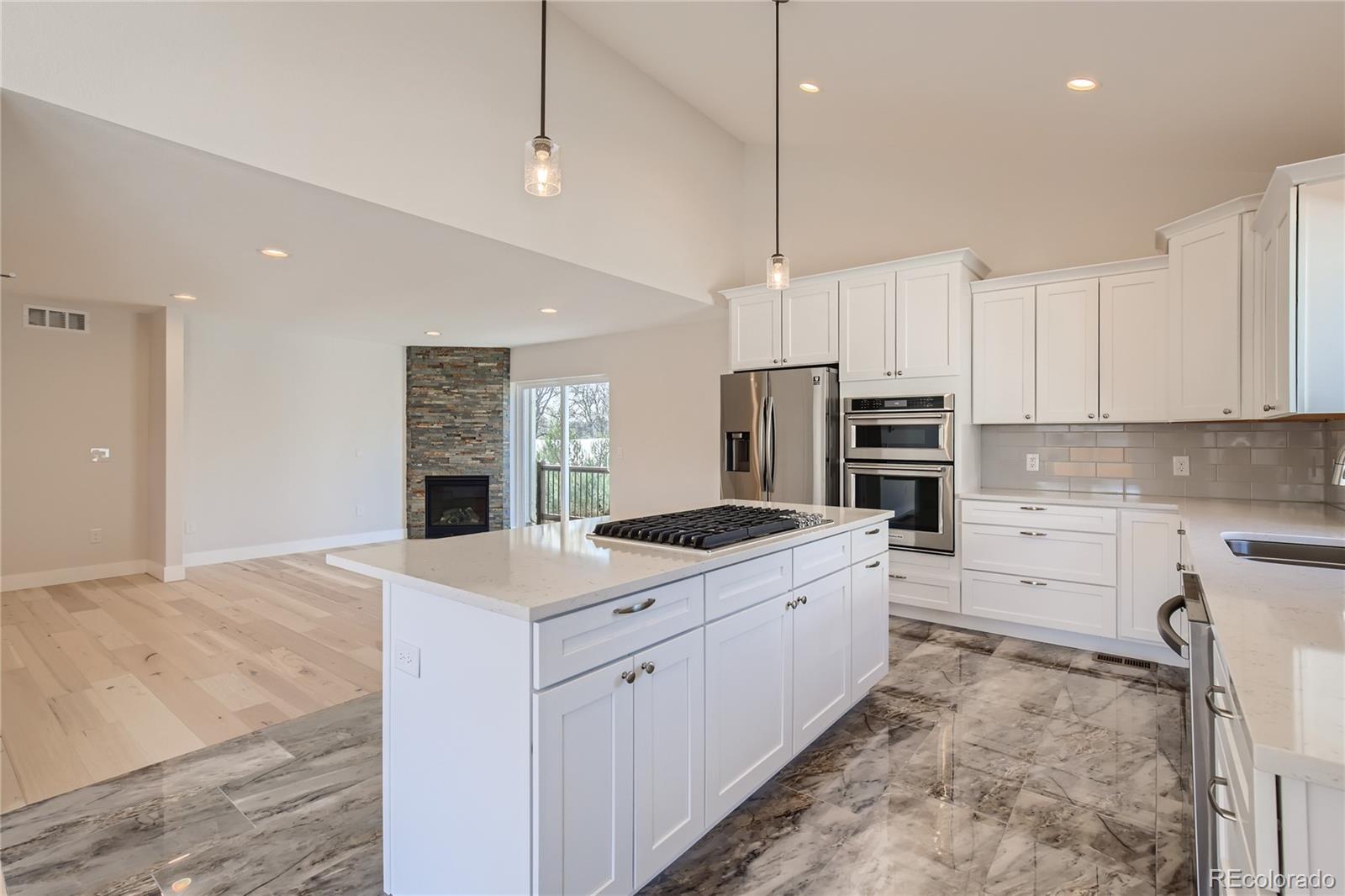 8652 W 49th Place