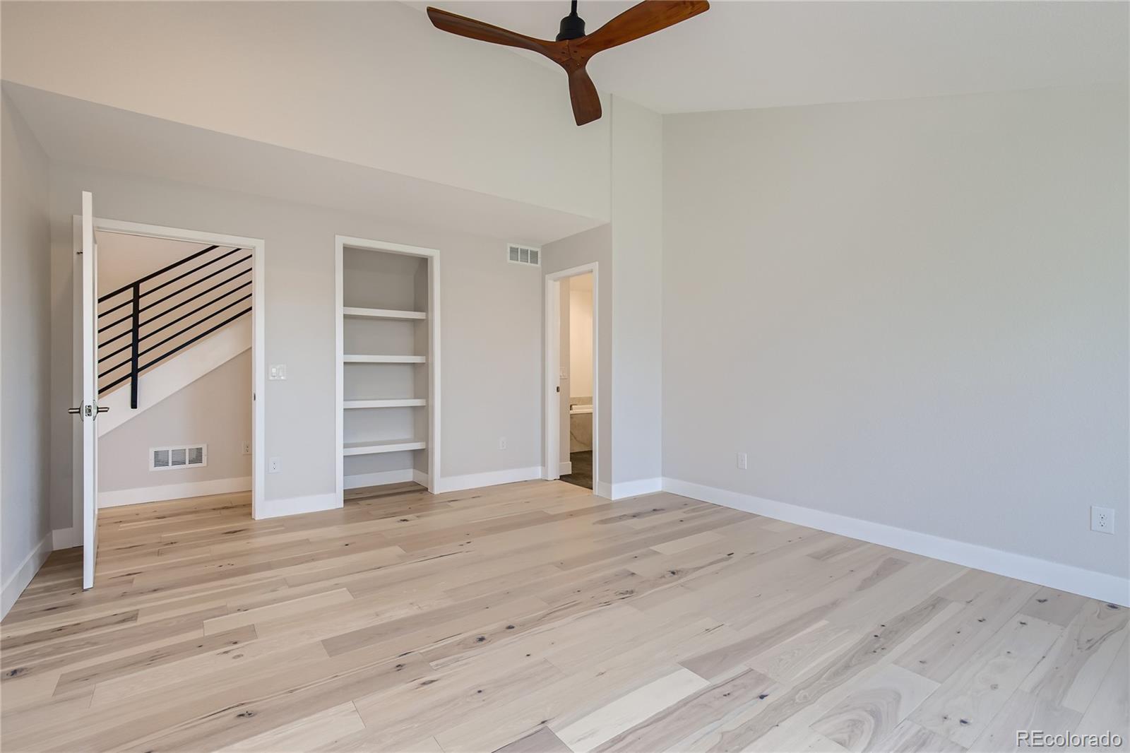 8652 W 49th Place