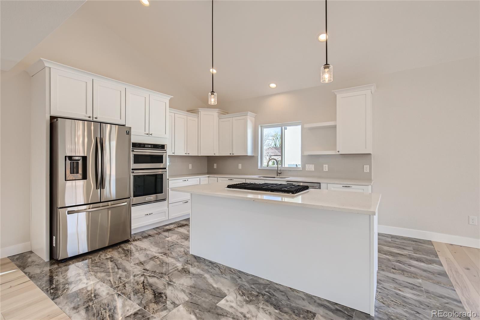 8652 W 49th Place