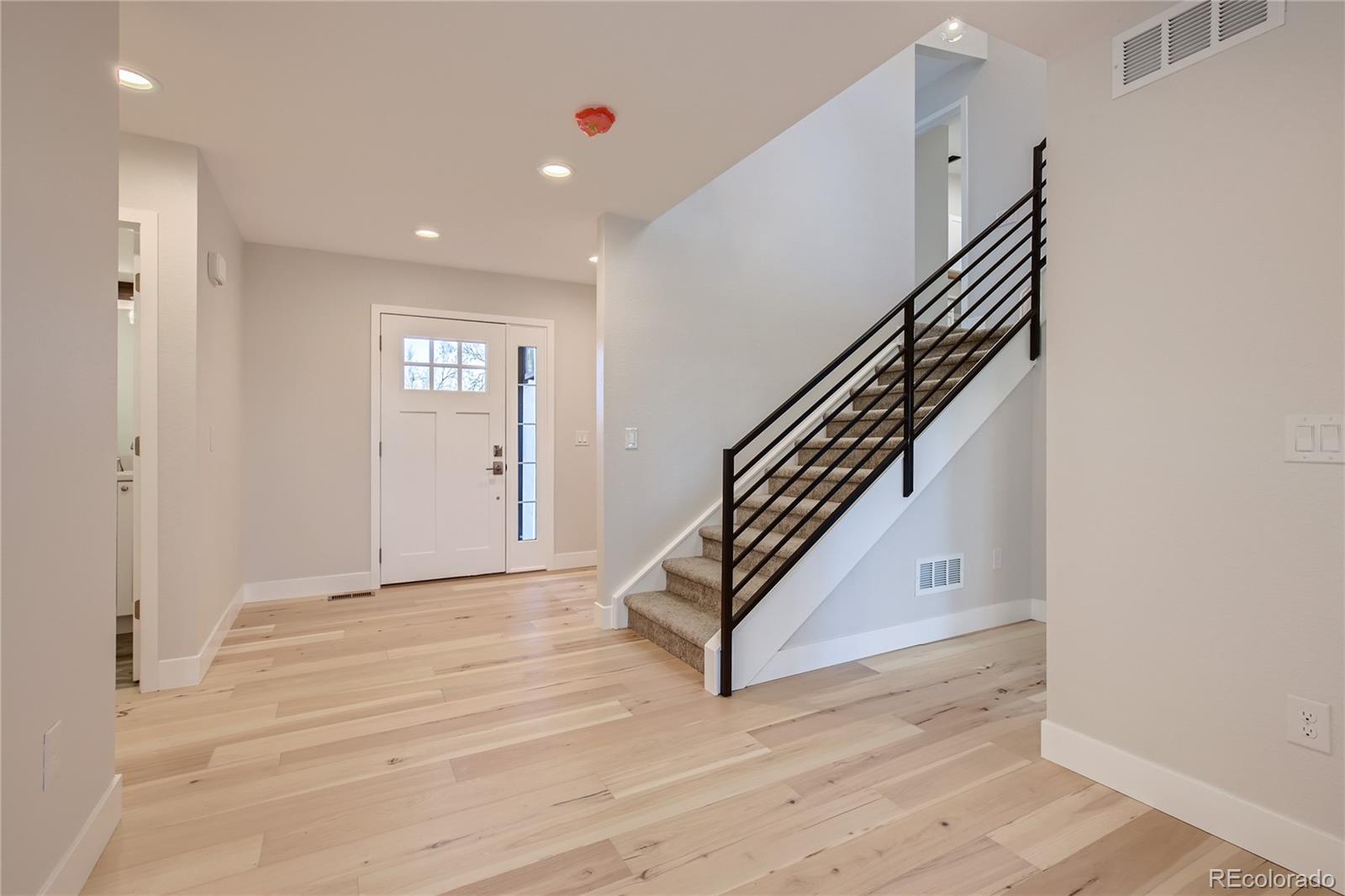 8652 W 49th Place