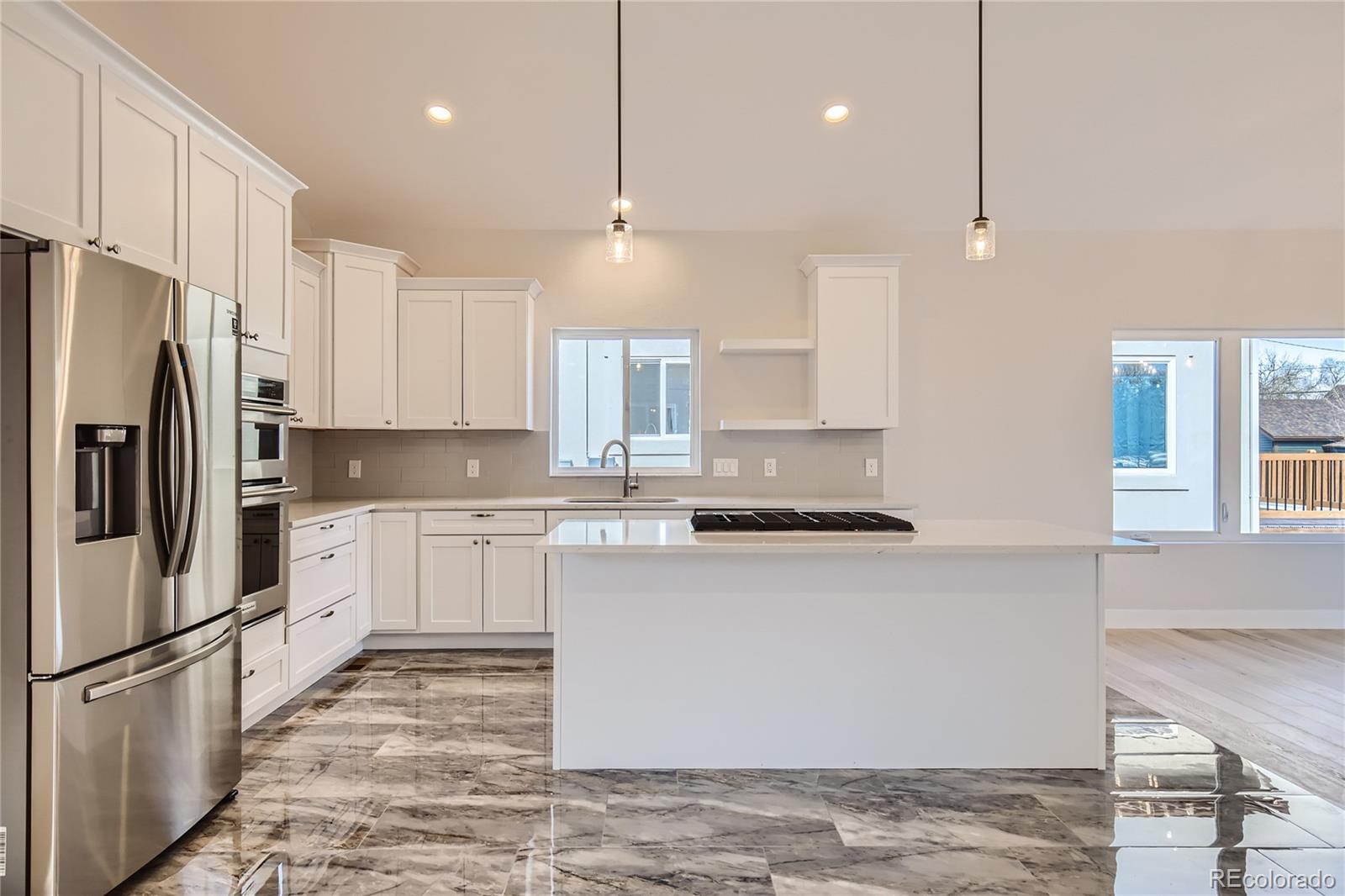 8652 W 49th Place