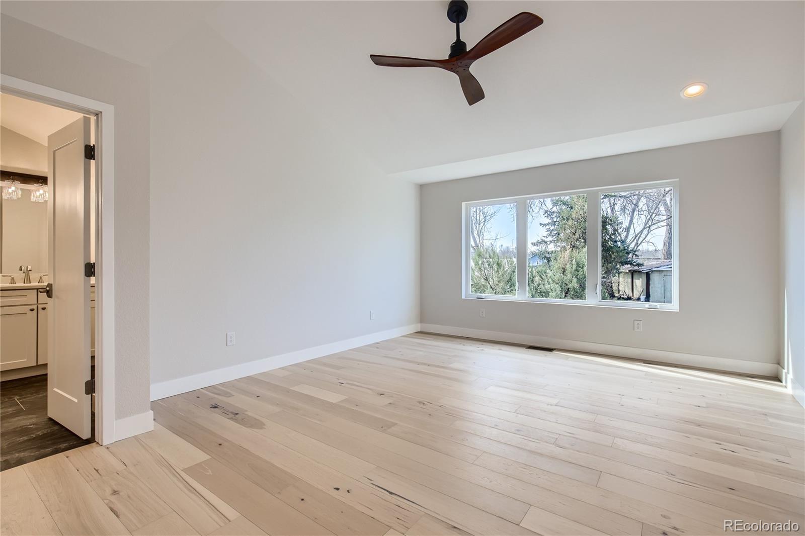 8652 W 49th Place