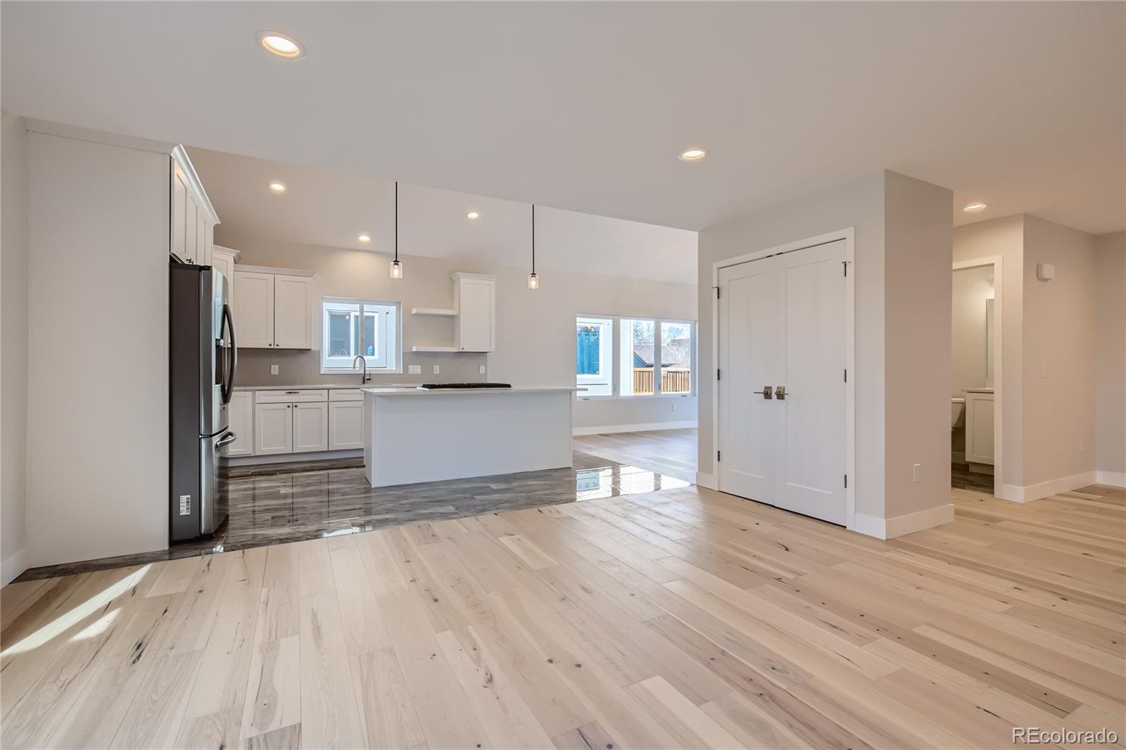 8652 W 49th Place
