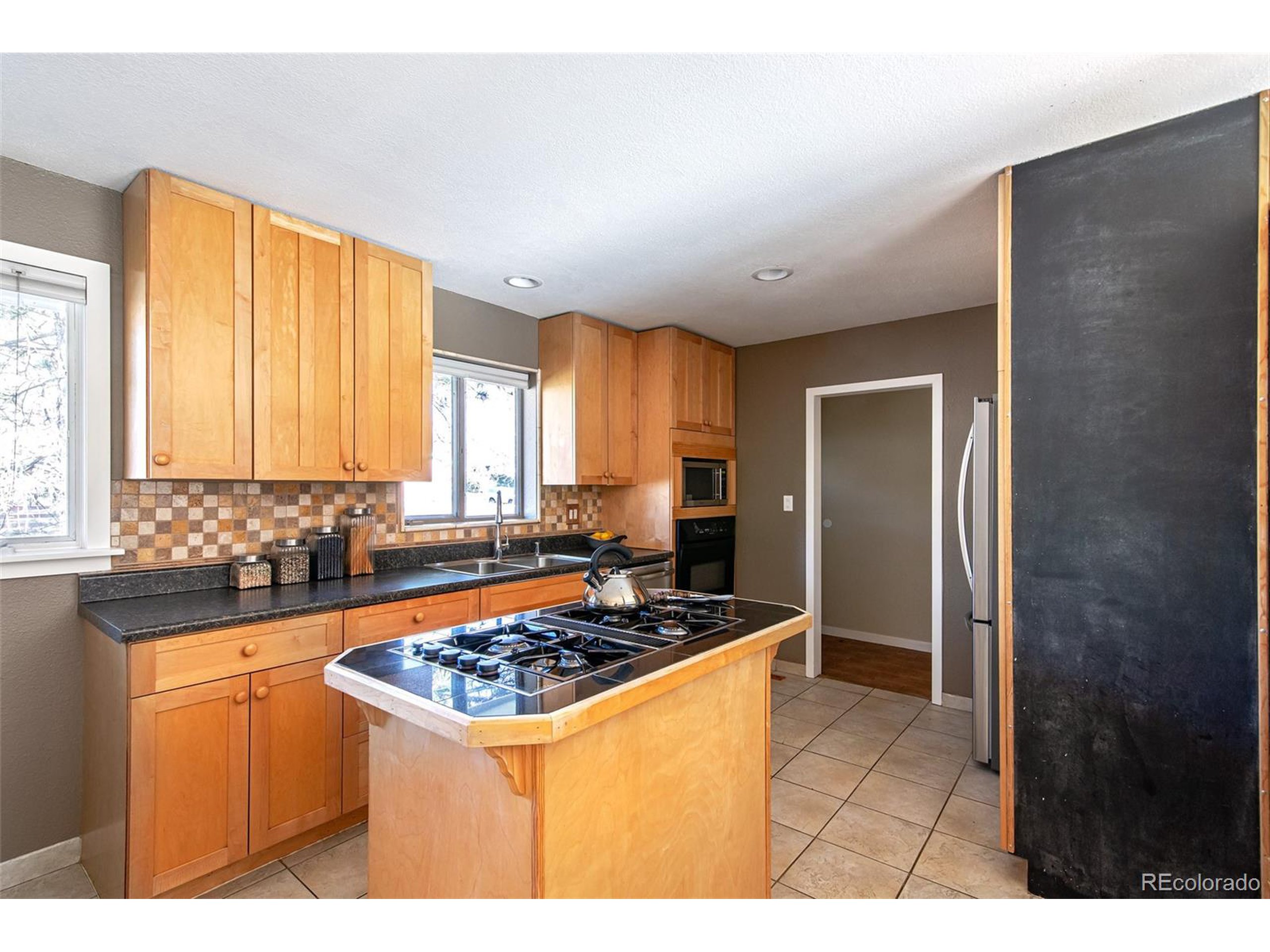 2212 Edgewood Dr