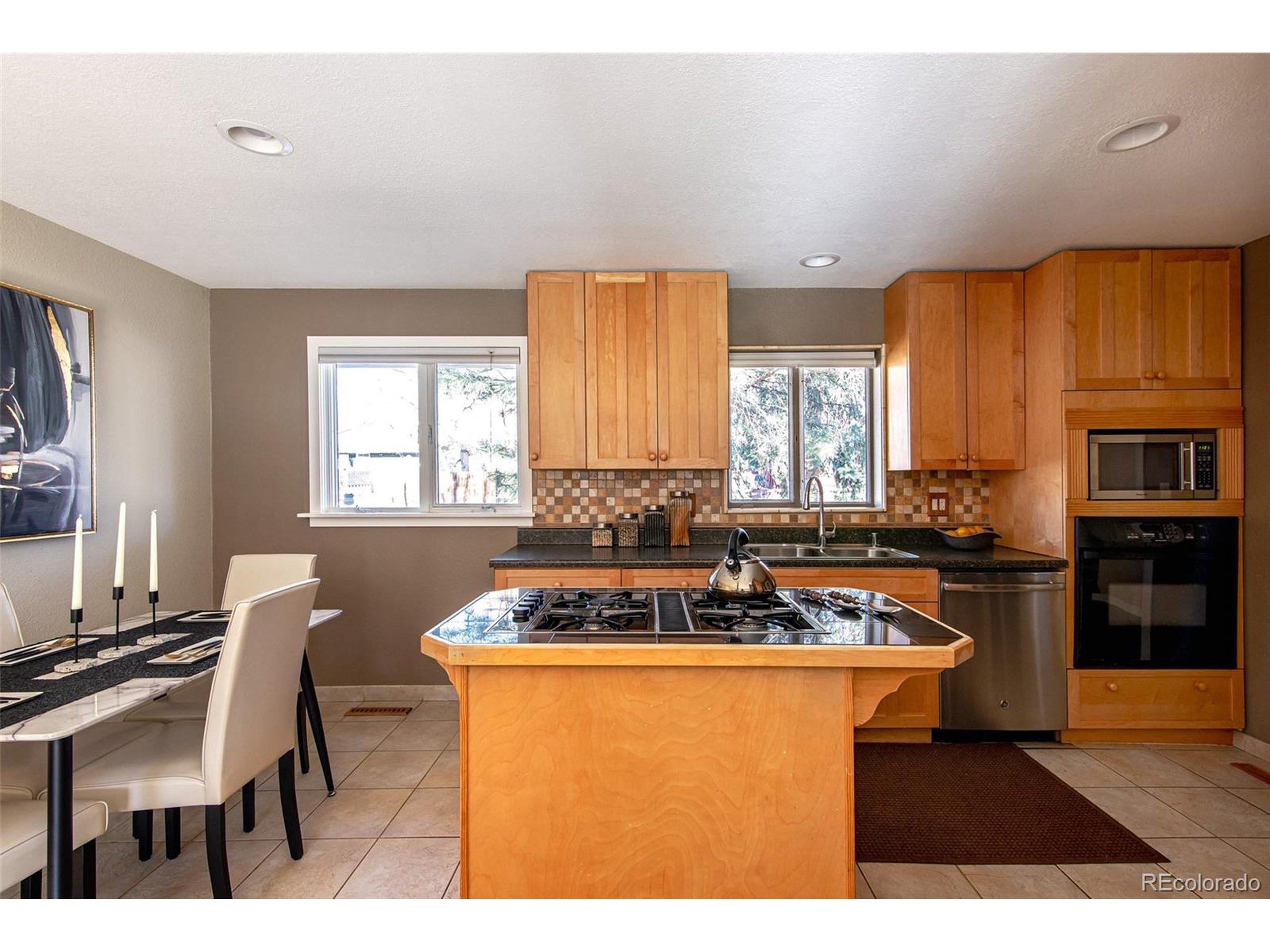 2212 Edgewood Dr