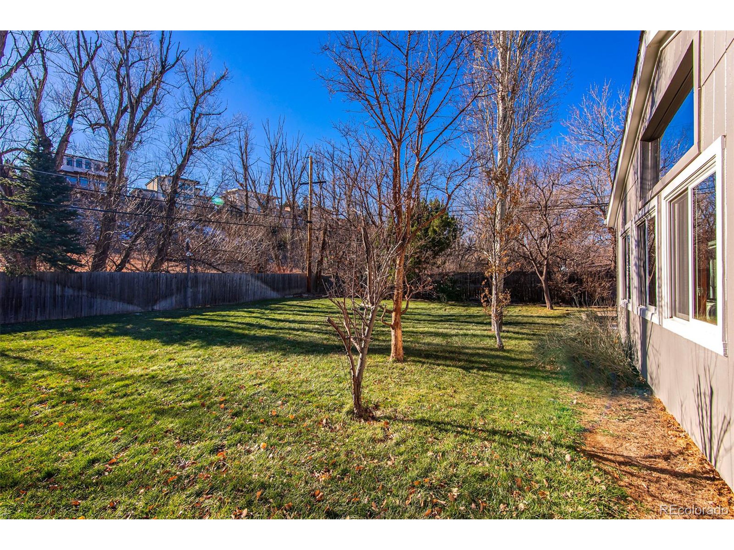2212 Edgewood Dr