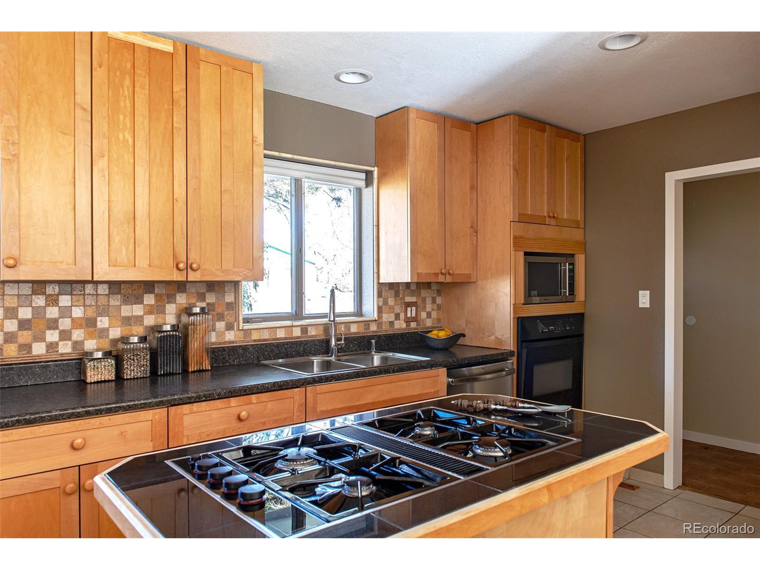 2212 Edgewood Dr