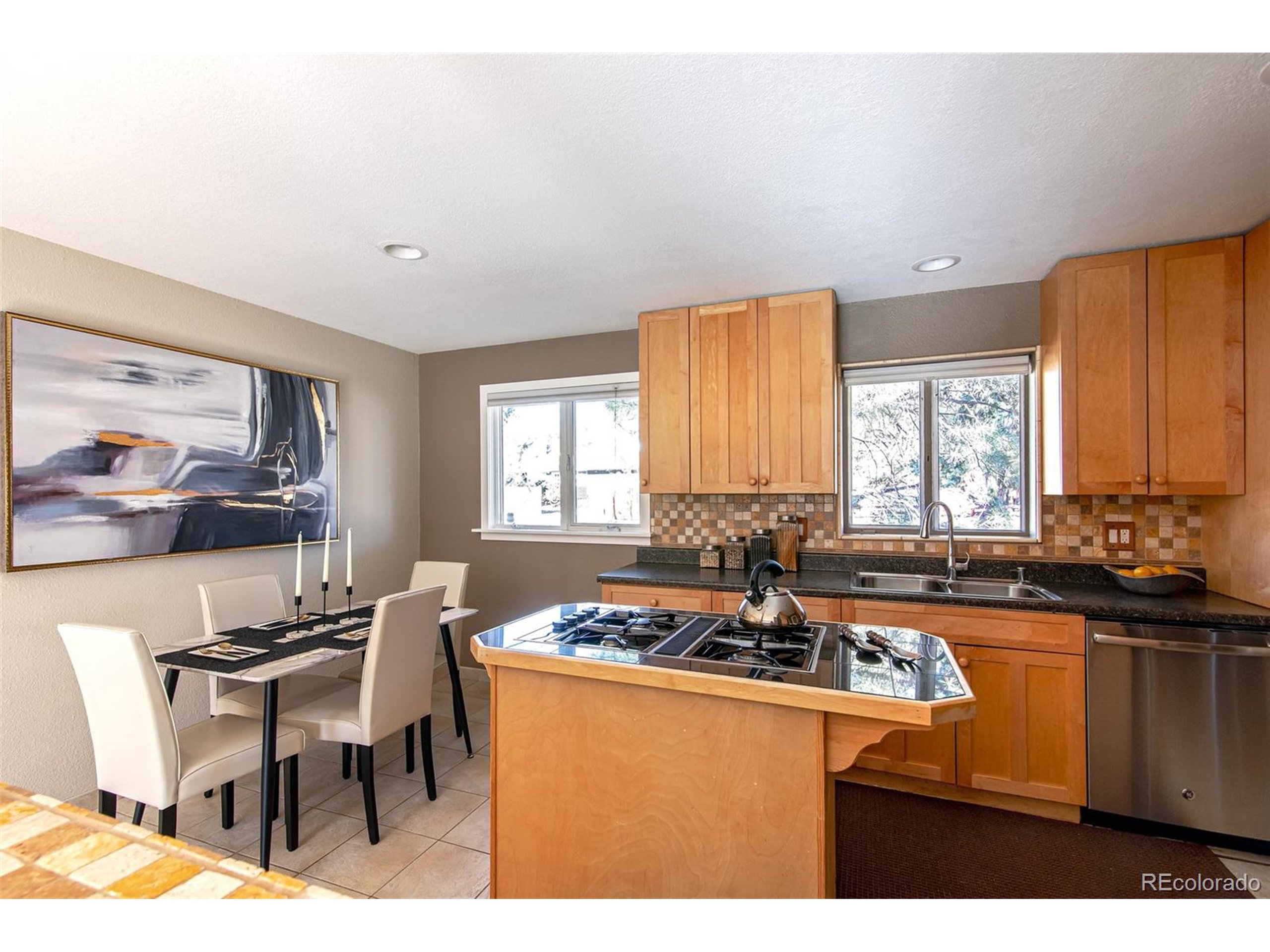 2212 Edgewood Dr