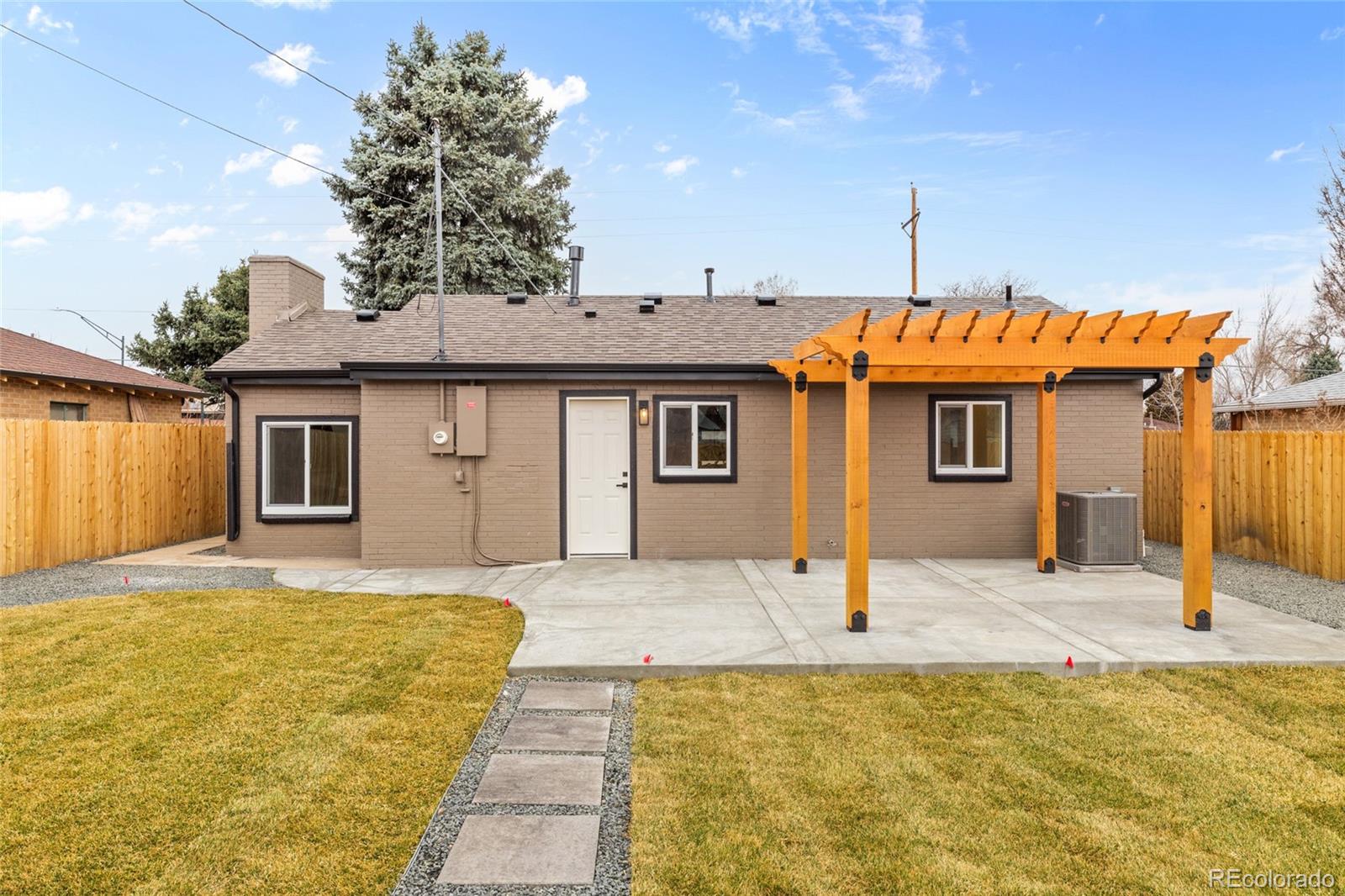 3210 Magnolia Street