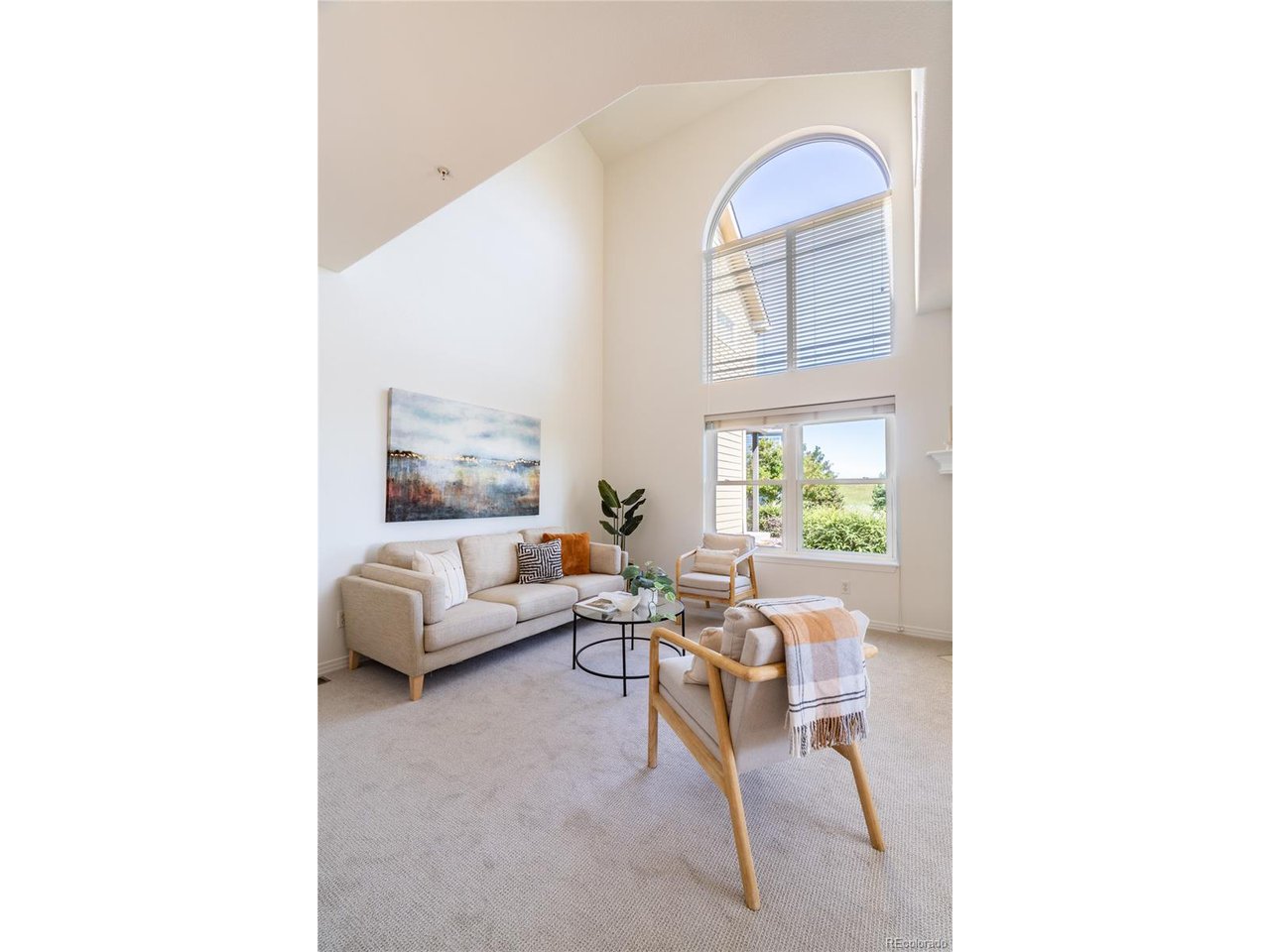 211 Rockview Dr