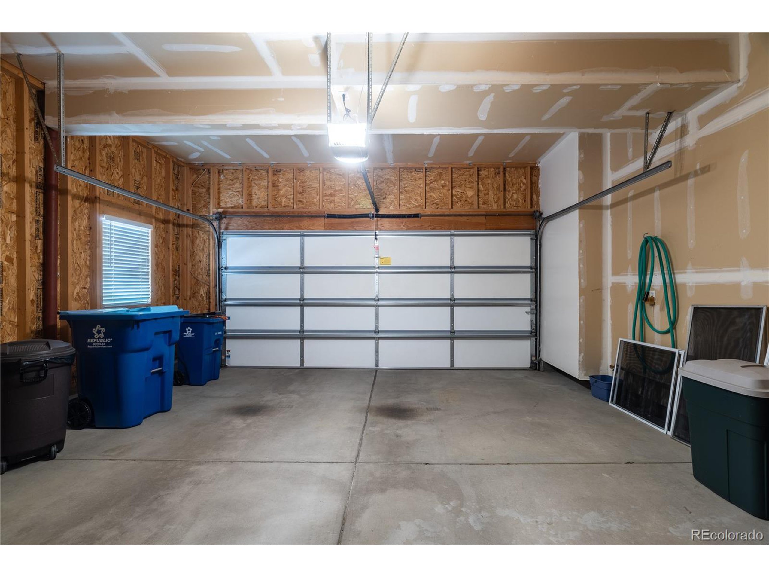 211 Rockview Dr