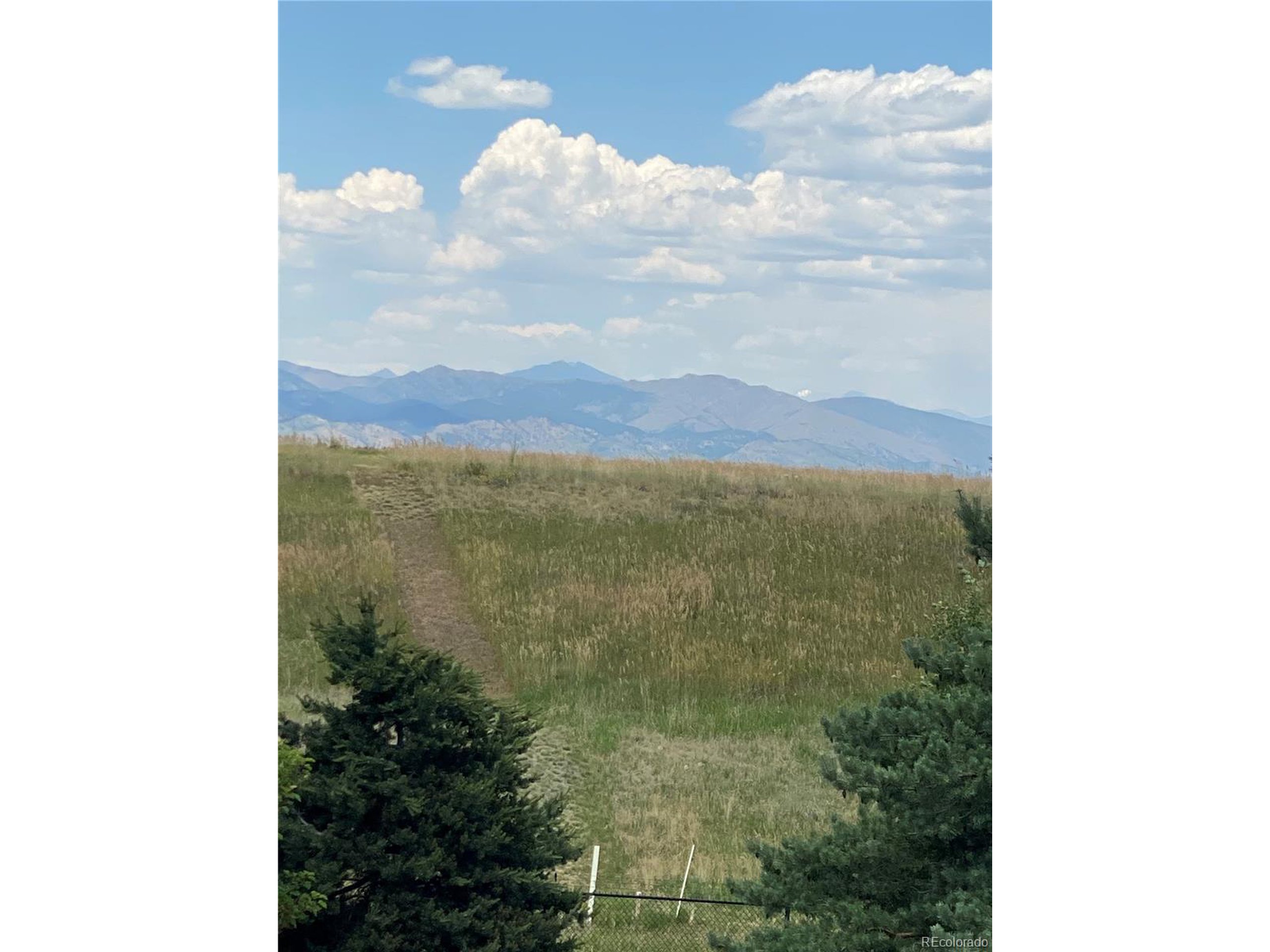 211 Rockview Dr