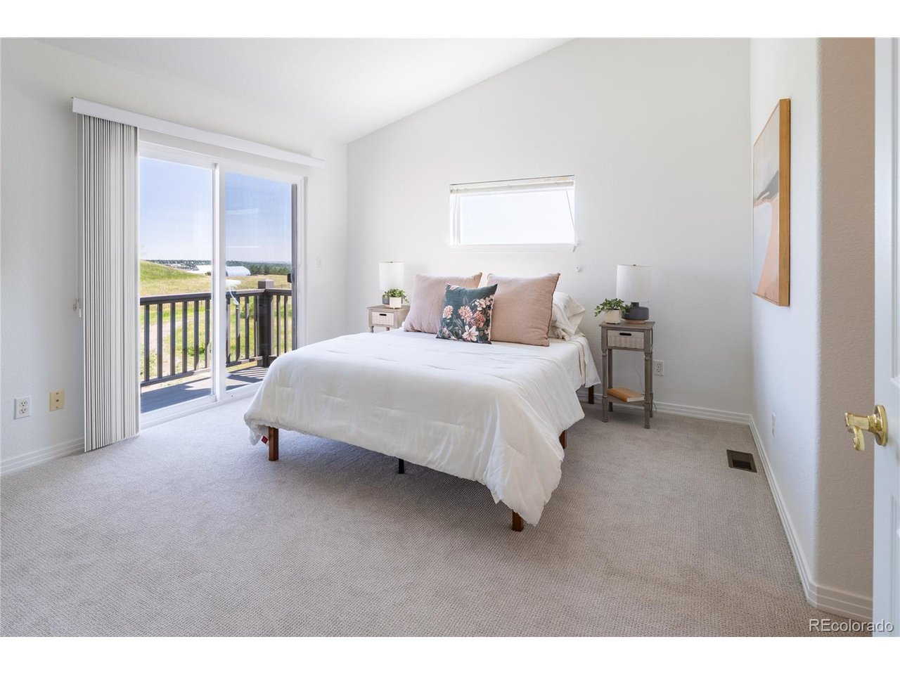 211 Rockview Dr