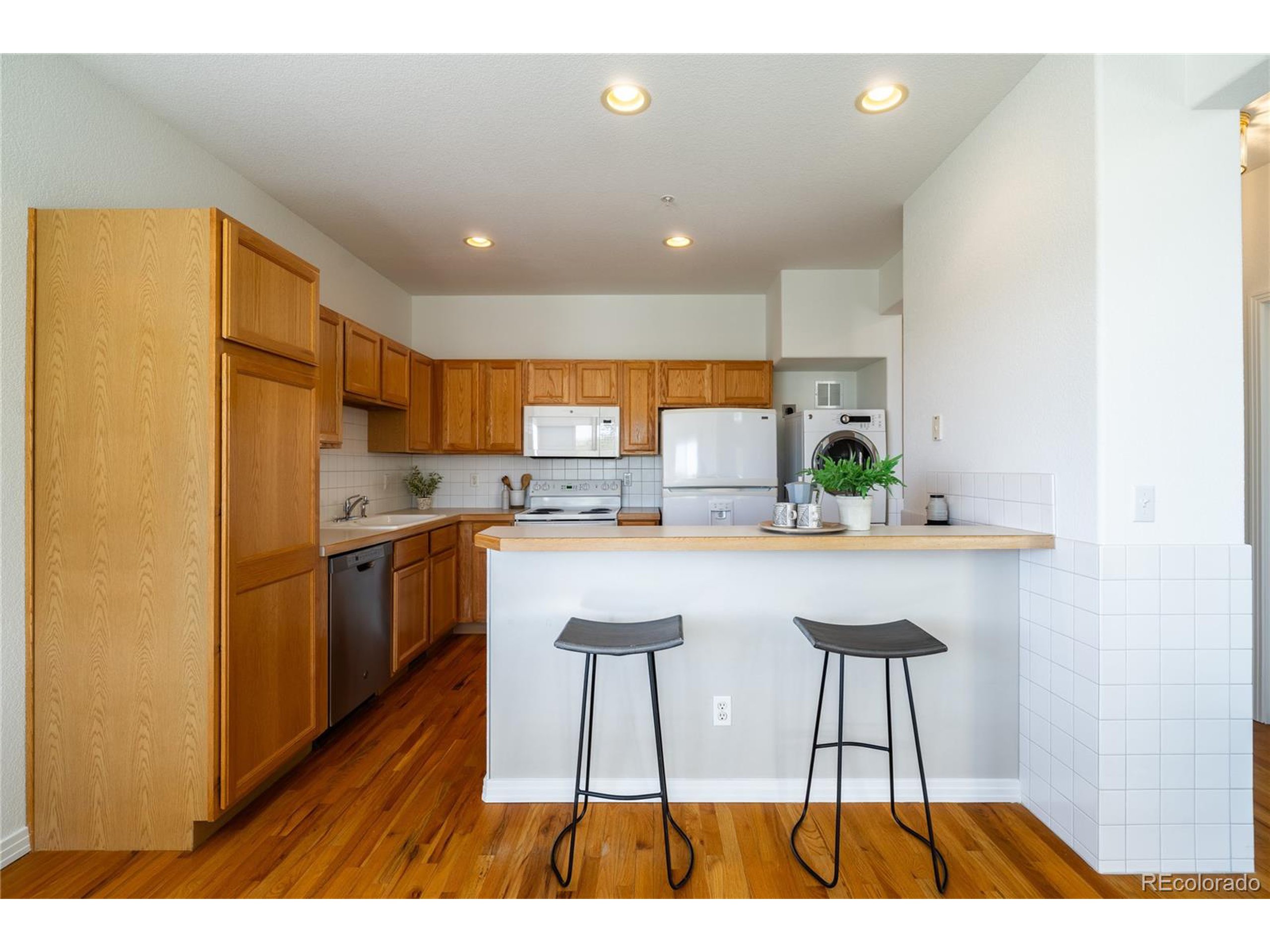 211 Rockview Dr