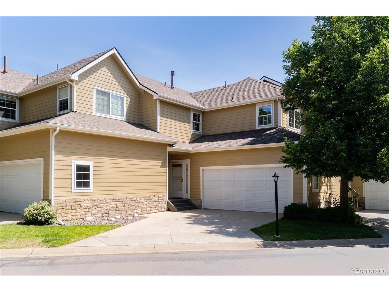 211 Rockview Dr