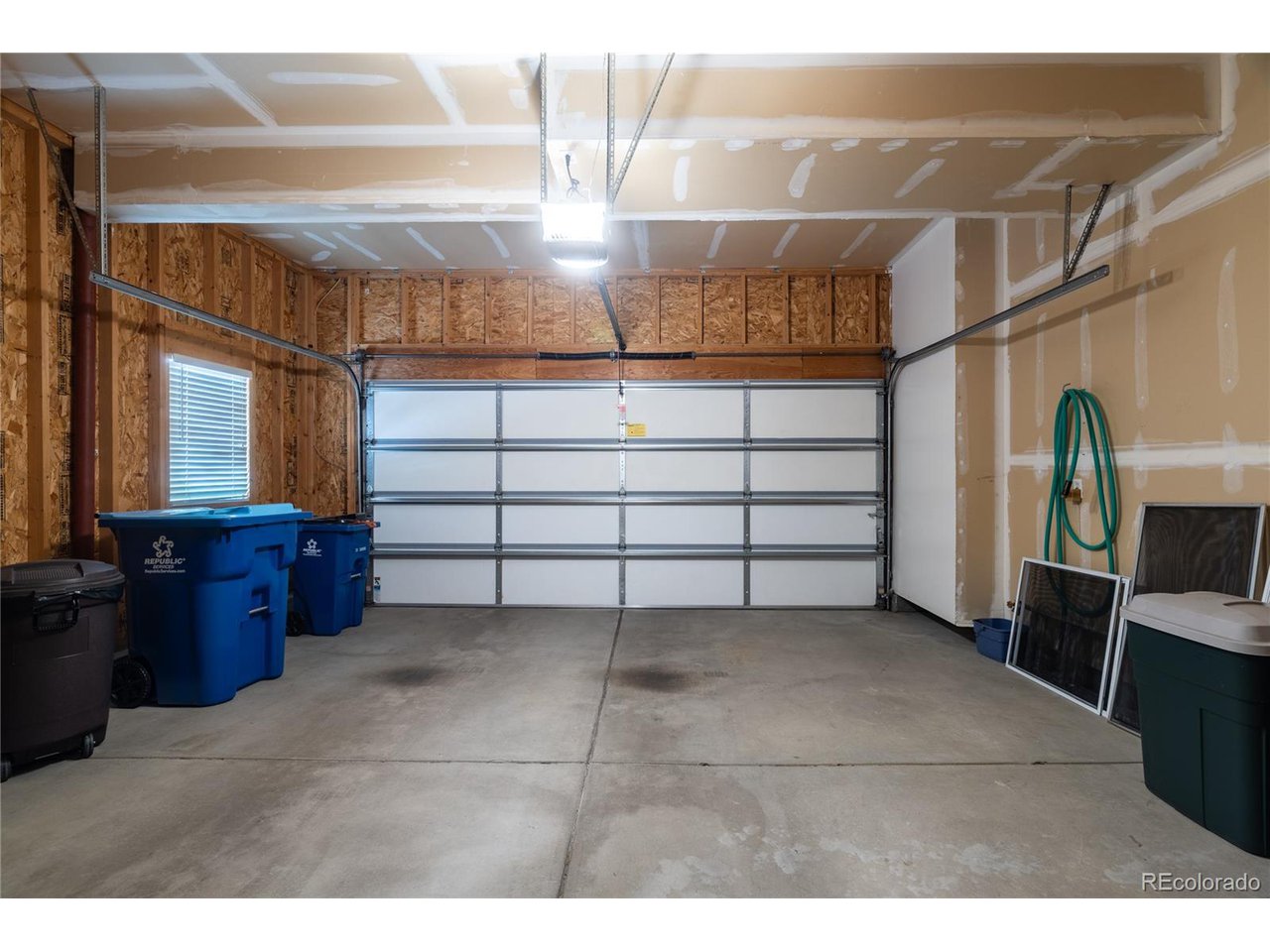 211 Rockview Dr